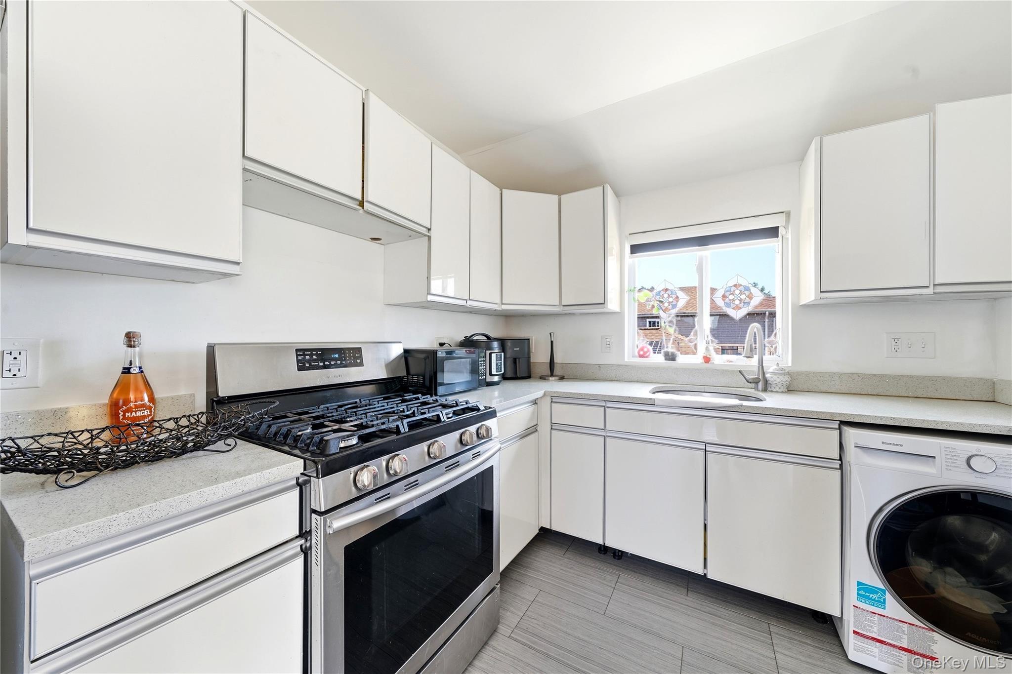 Single Family 222nd Street Queens, NY 11413, MLS-1040792-19