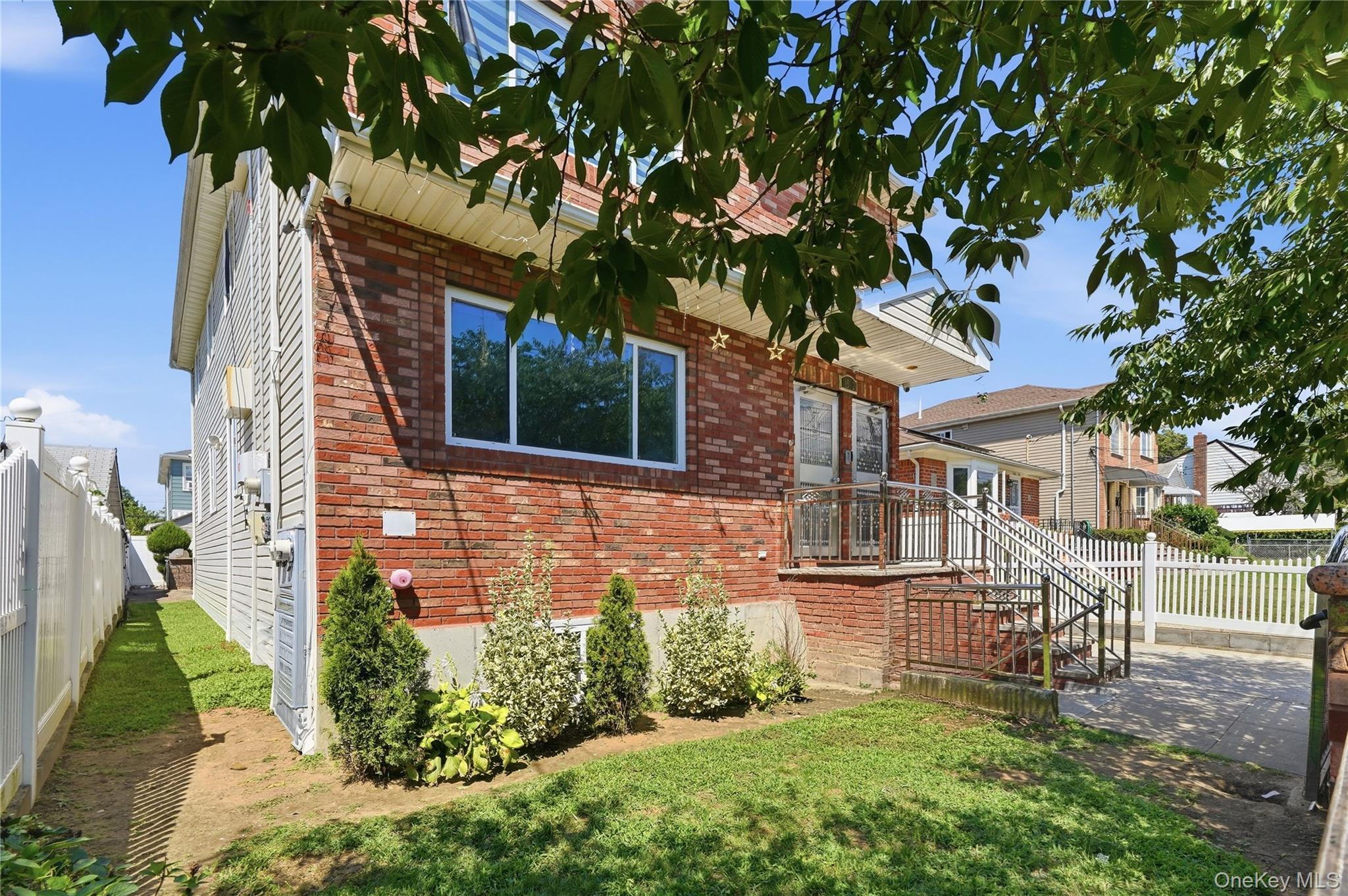 Single Family 222nd Street Queens, NY 11413, MLS-1040792-4