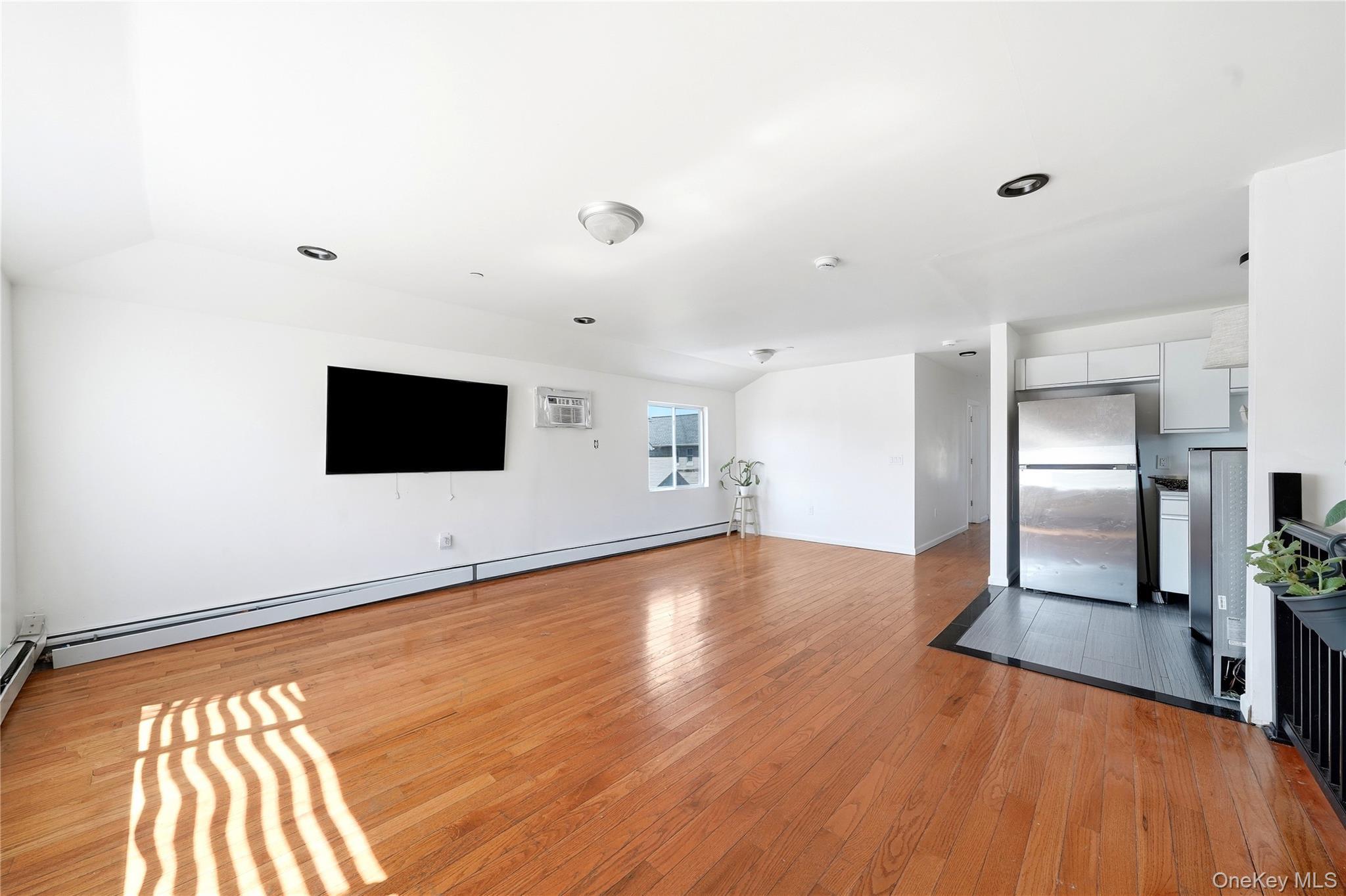 Single Family 222nd Street Queens, NY 11413, MLS-1040792-6