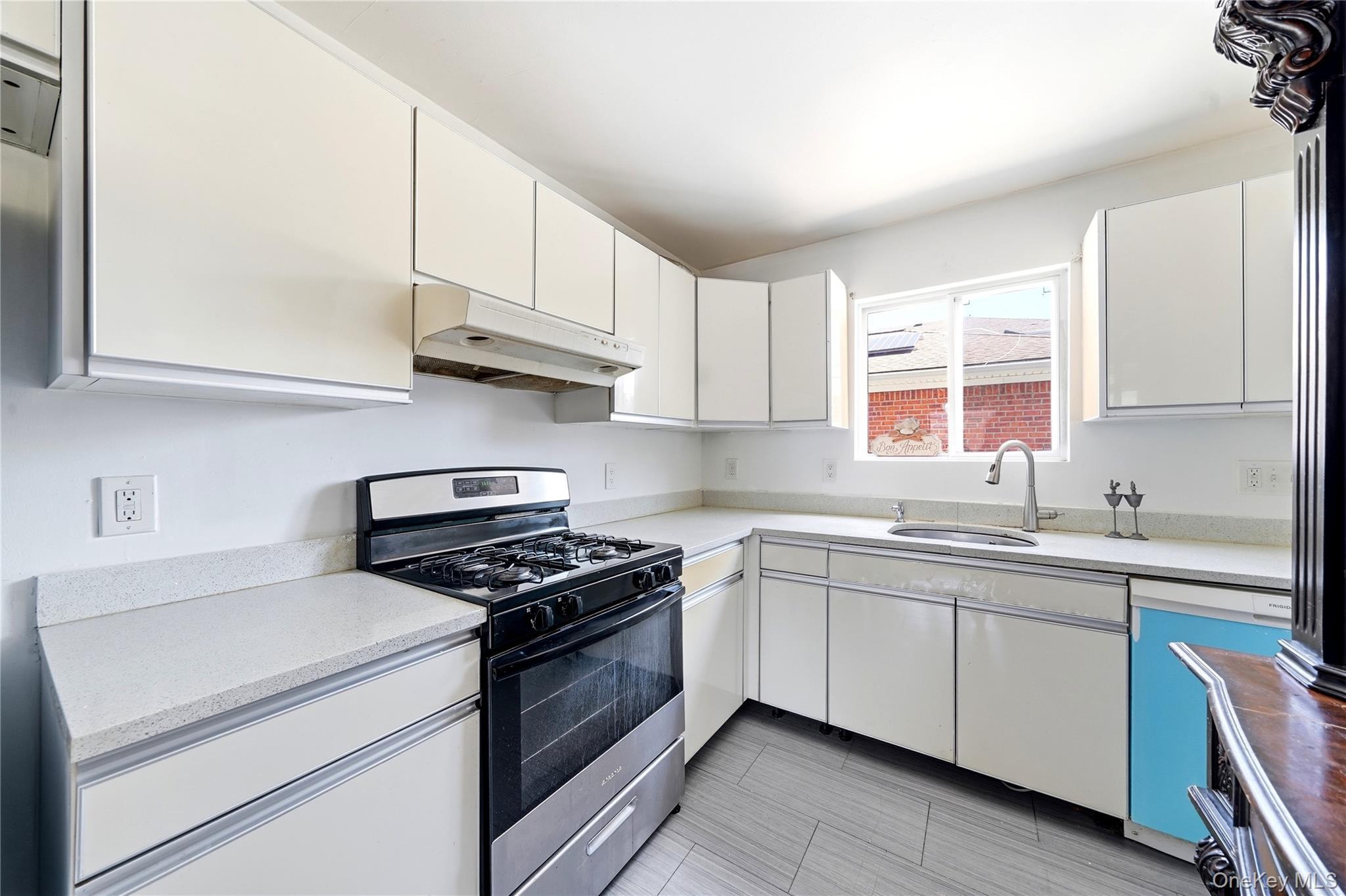 Single Family 222nd Street Queens, NY 11413, MLS-1040792-9
