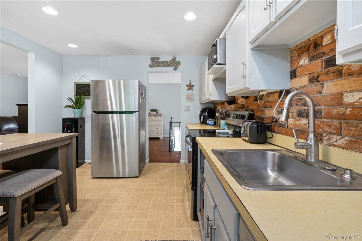 Single Family Laura Road Orange County, NY 10950, MLS-1040813-15