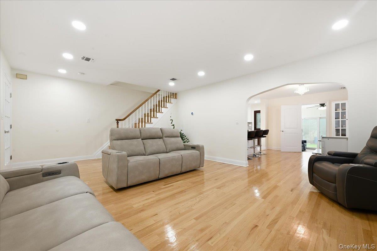 Single Family N 11th Street Nassau County, NY 11040, MLS-1040814-10
