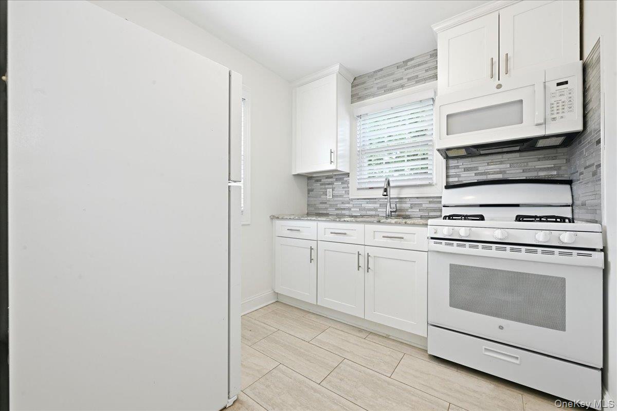 Single Family N 11th Street Nassau County, NY 11040, MLS-1040814-34