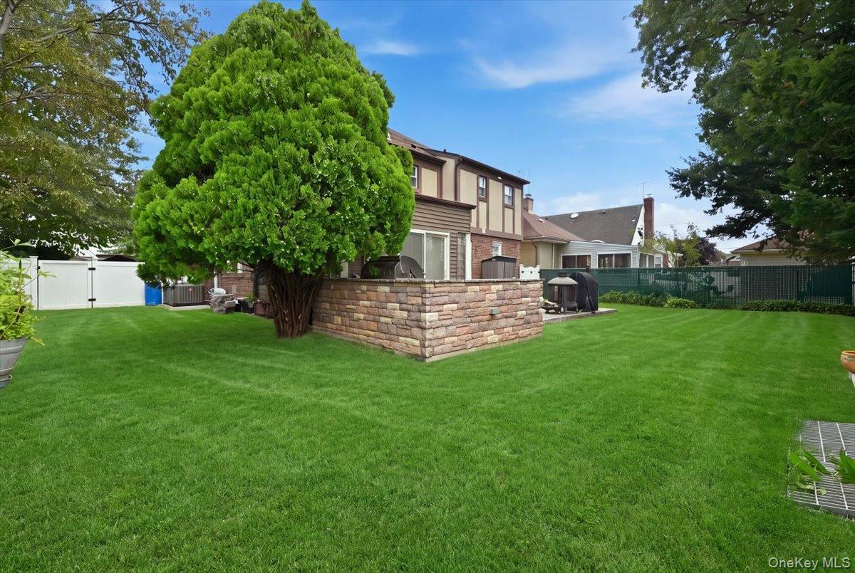 Single Family N 11th Street Nassau County, NY 11040, MLS-1040814-42