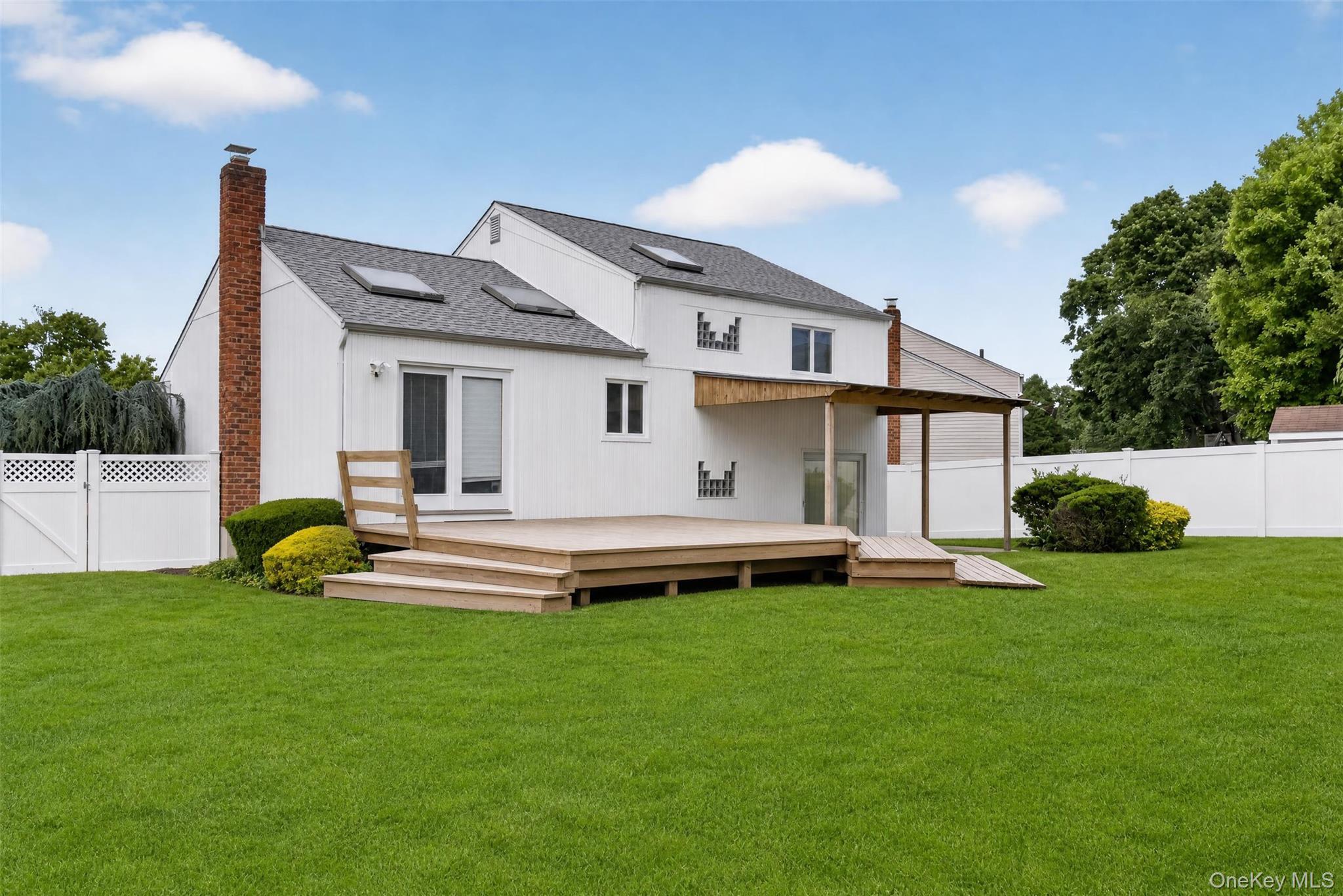 Single Family Briarwood Lane Nassau County, NY 11803, MLS-1040816-4