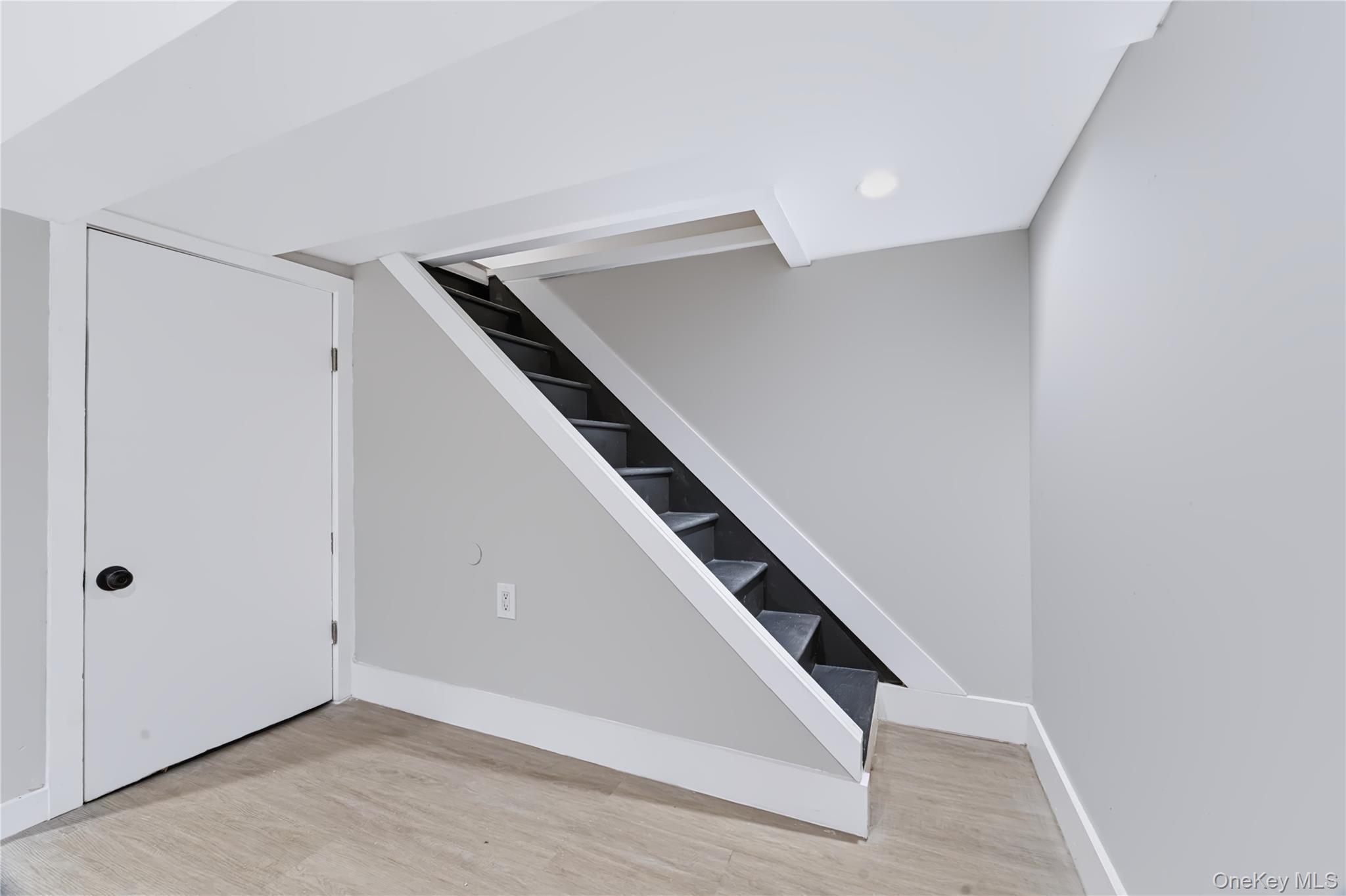 Single Family E 222nd Street Bronx, NY 10469, MLS-1040824-15