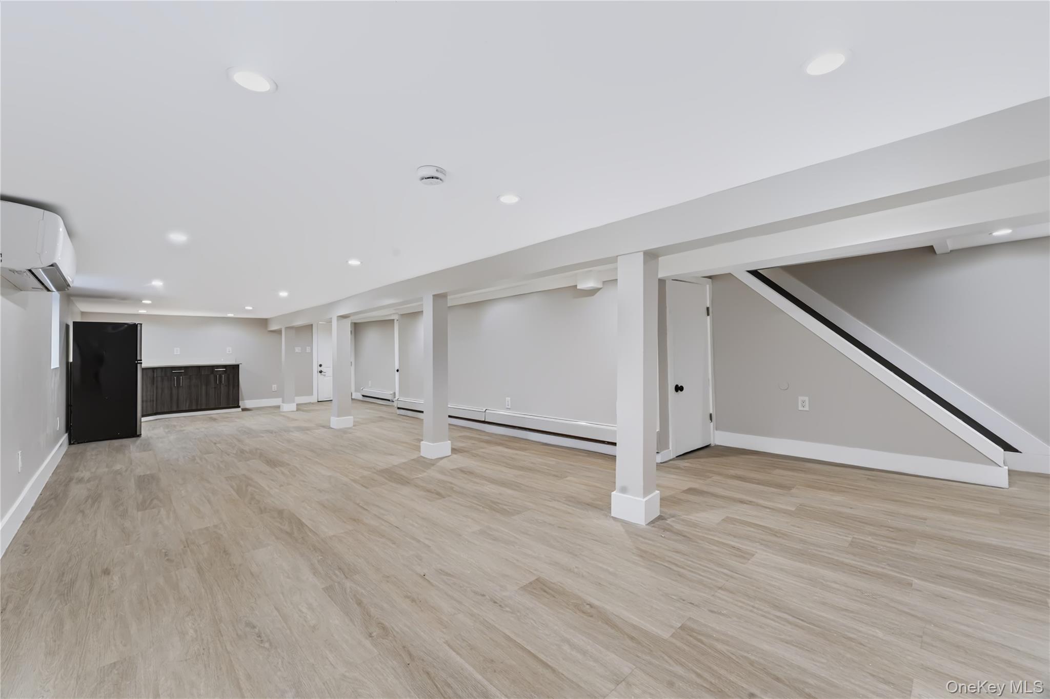 Single Family E 222nd Street Bronx, NY 10469, MLS-1040824-17