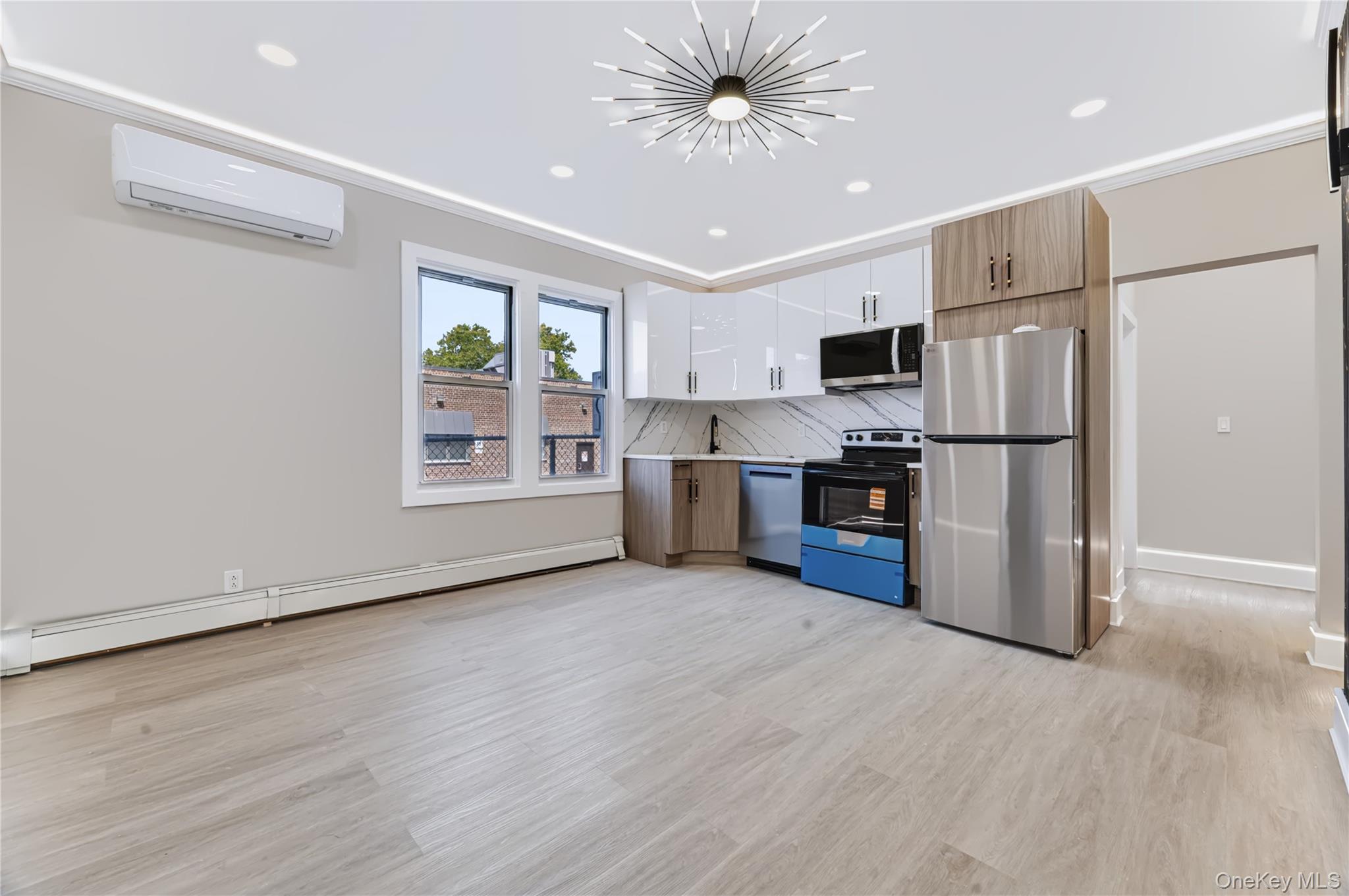 Single Family E 222nd Street Bronx, NY 10469, MLS-1040824-2