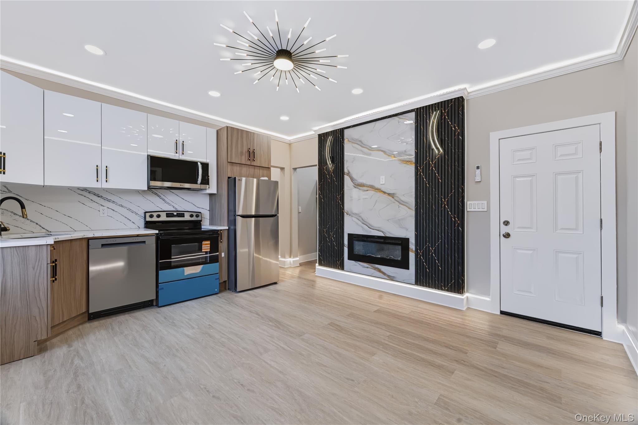 Single Family E 222nd Street Bronx, NY 10469, MLS-1040824-4