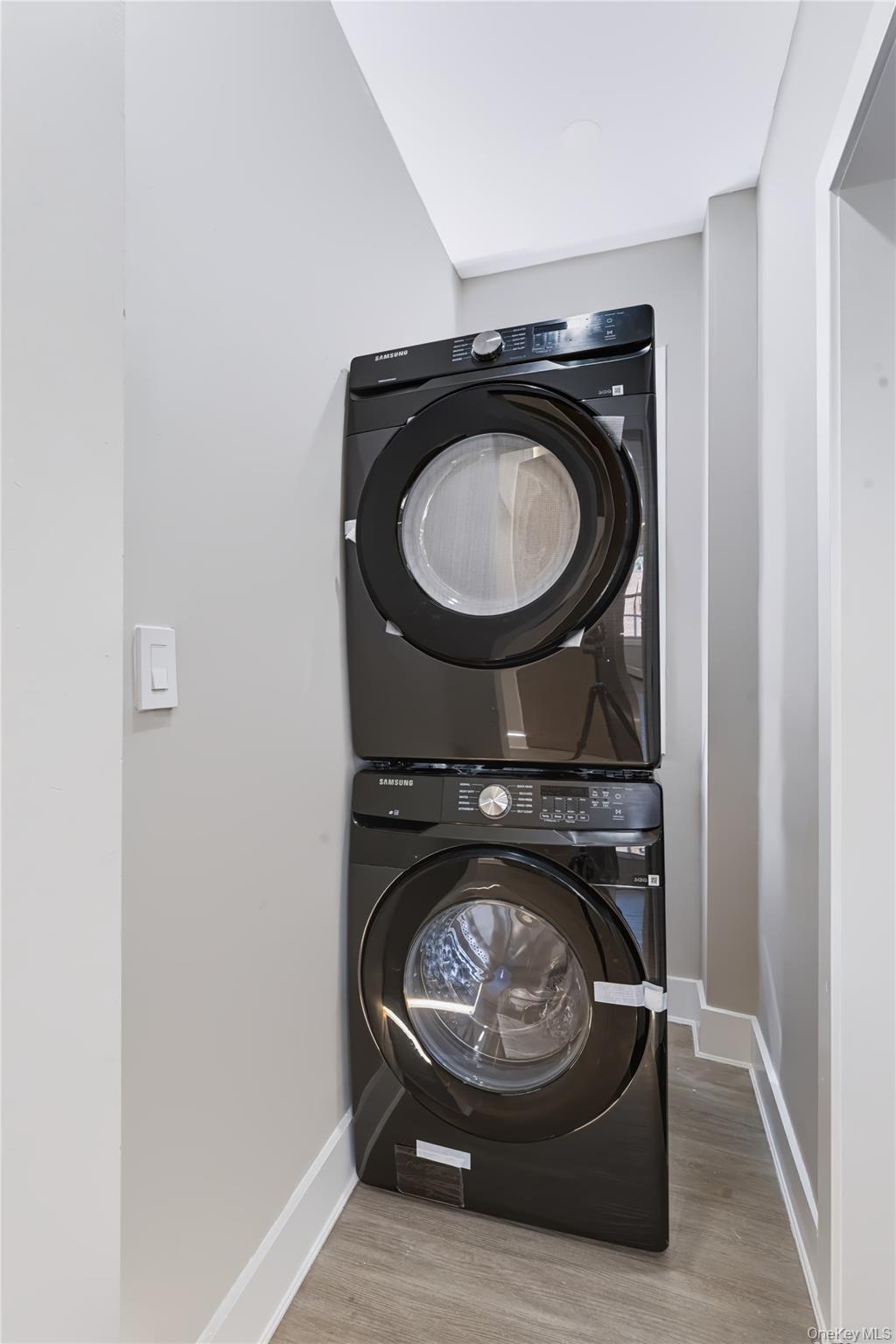 Single Family E 222nd Street Bronx, NY 10469, MLS-1040824-6