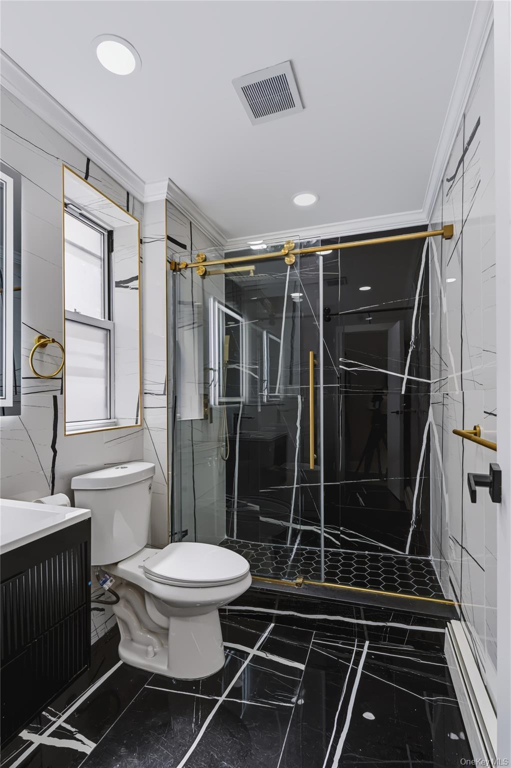 Single Family E 222nd Street Bronx, NY 10469, MLS-1040824-7