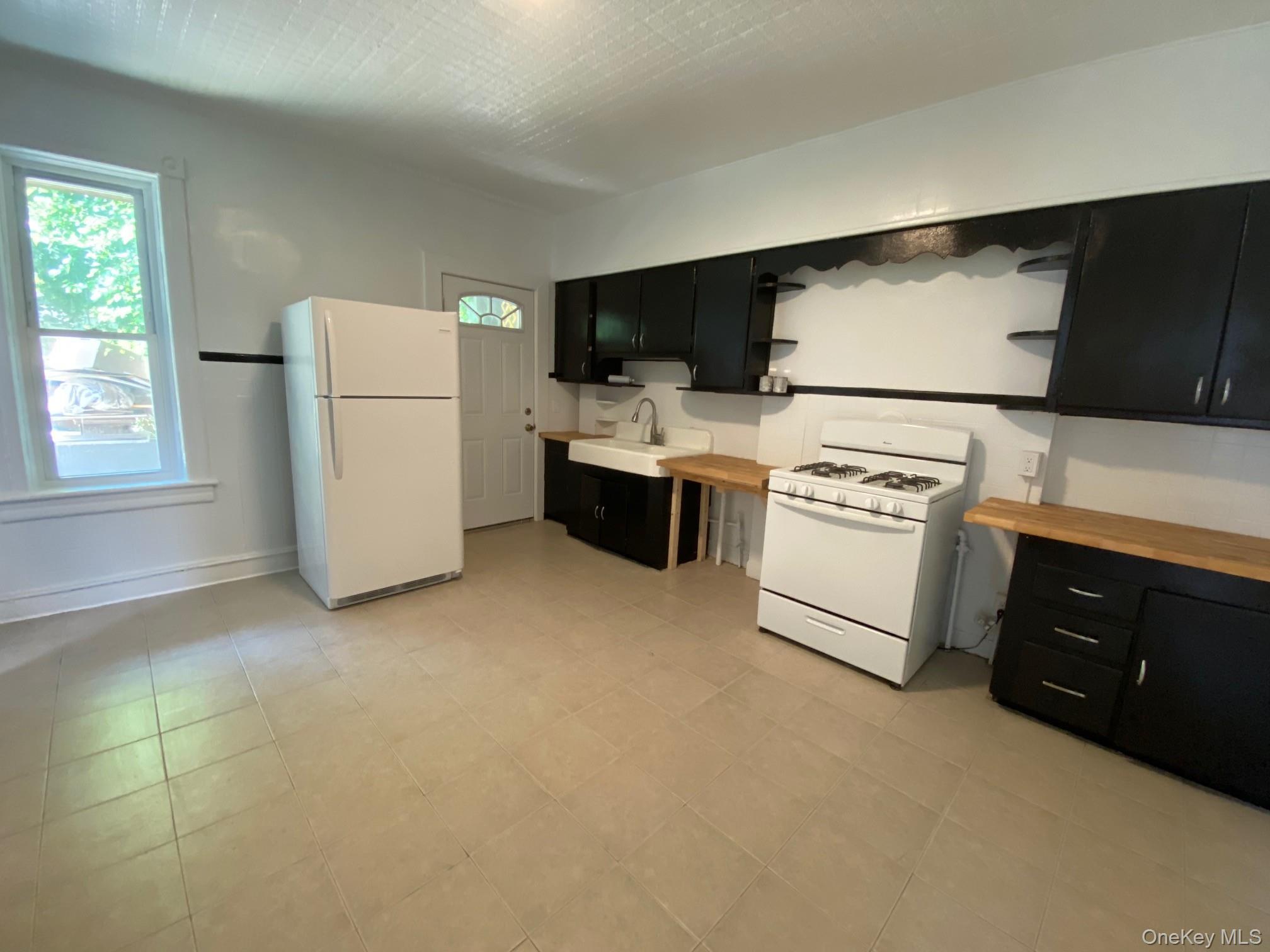 Single Family Overlook Place  Orange County, NY 12550, MLS-1040851-5