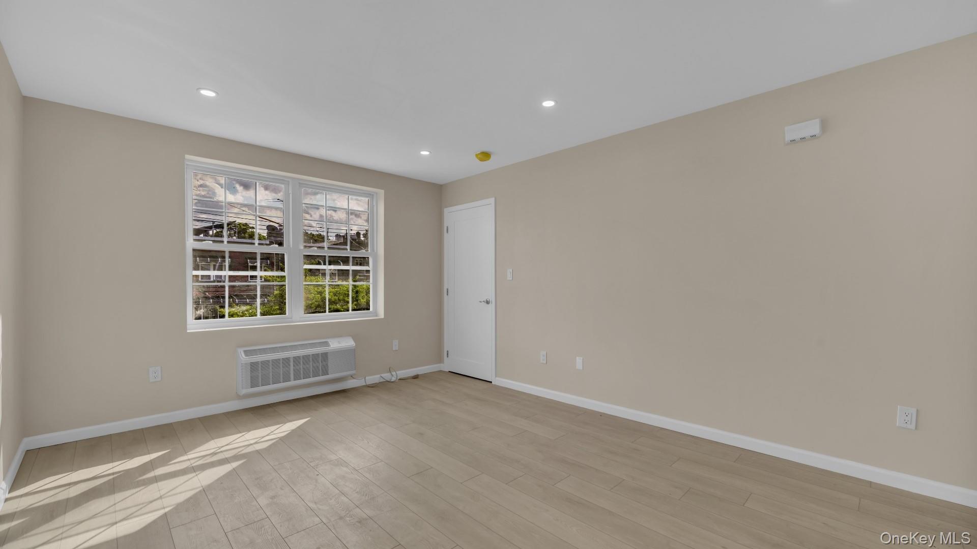 Single Family E 229th Street Bronx, NY 10466, MLS-1040856-21
