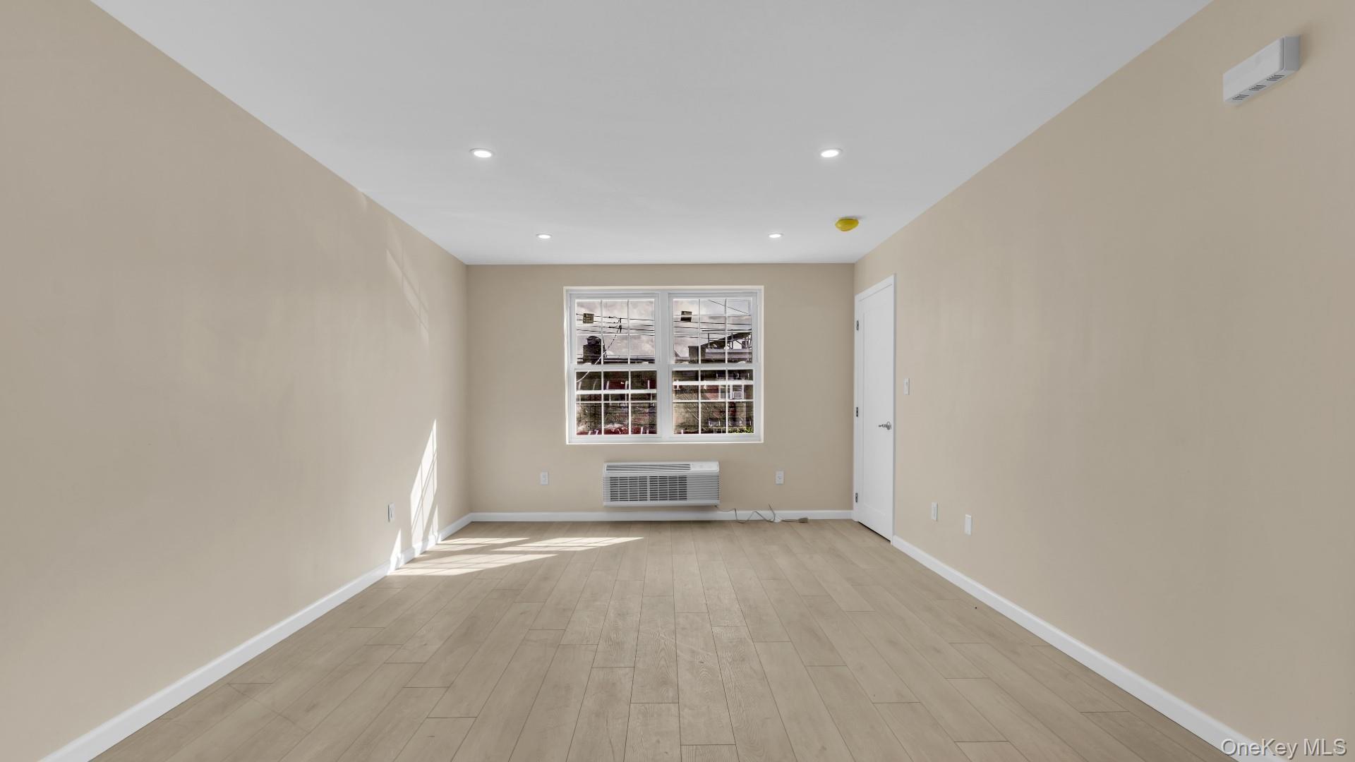 Single Family E 229th Street Bronx, NY 10466, MLS-1040856-23