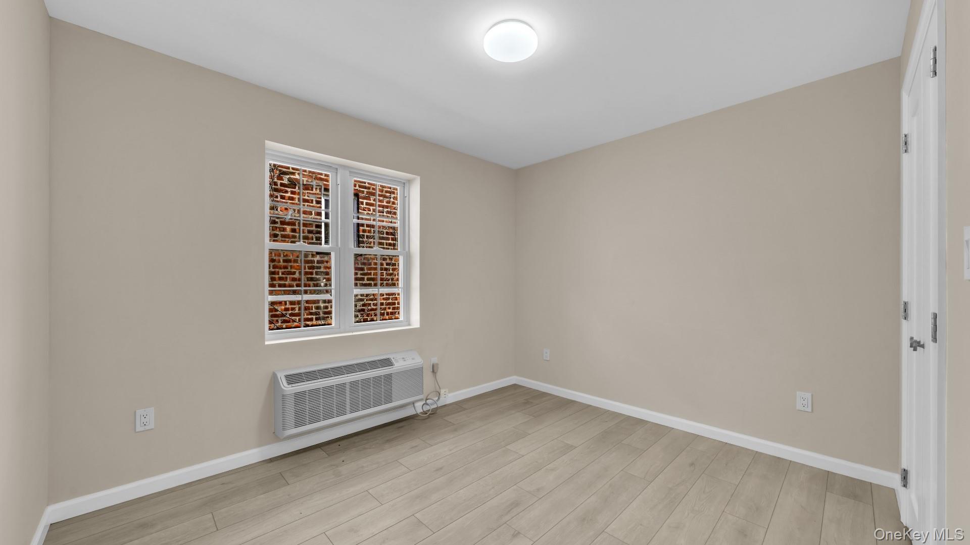Single Family E 229th Street Bronx, NY 10466, MLS-1040856-27