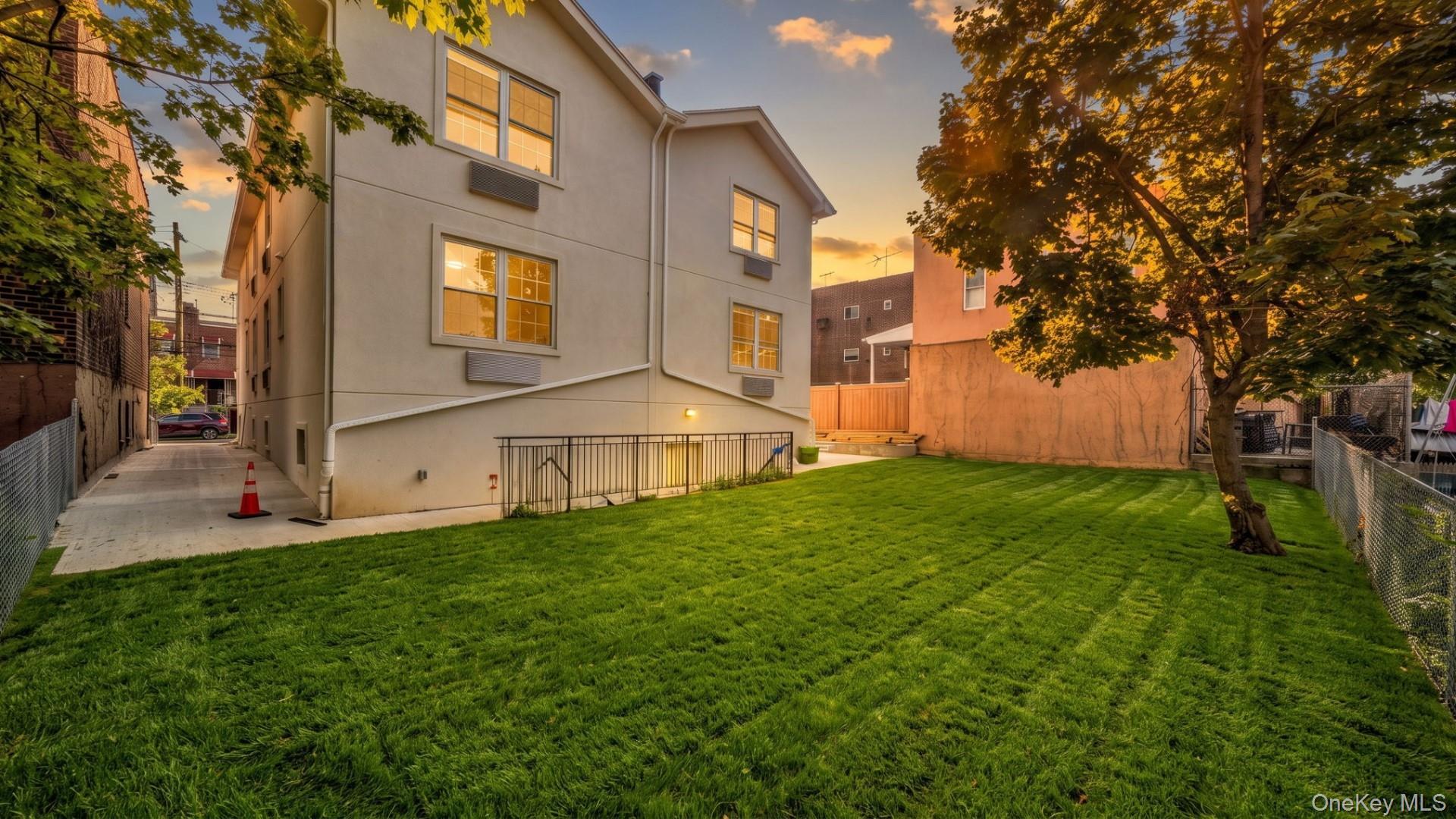 Single Family E 229th Street Bronx, NY 10466, MLS-1040856-38