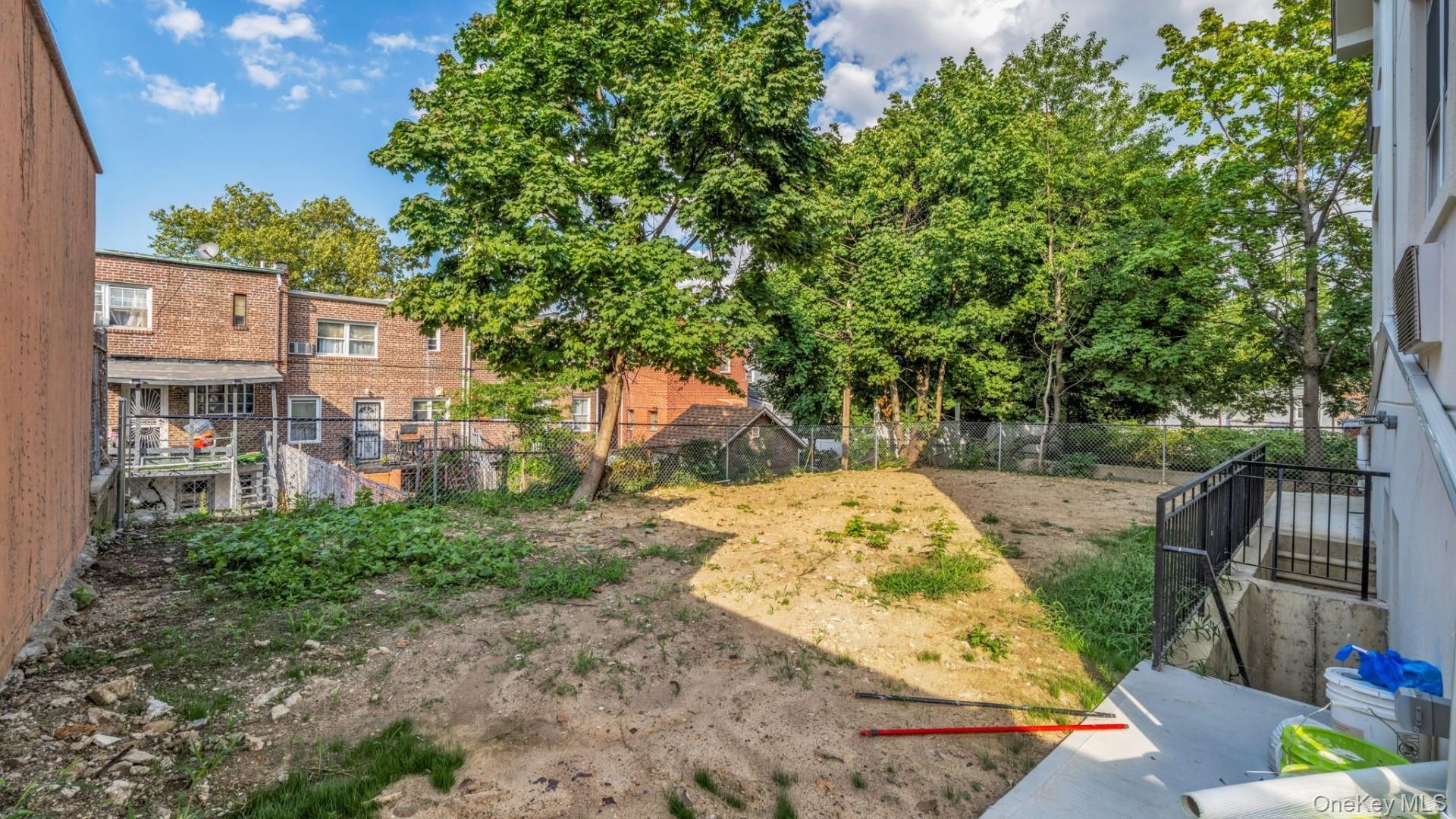 Single Family E 229th Street Bronx, NY 10466, MLS-1040856-40