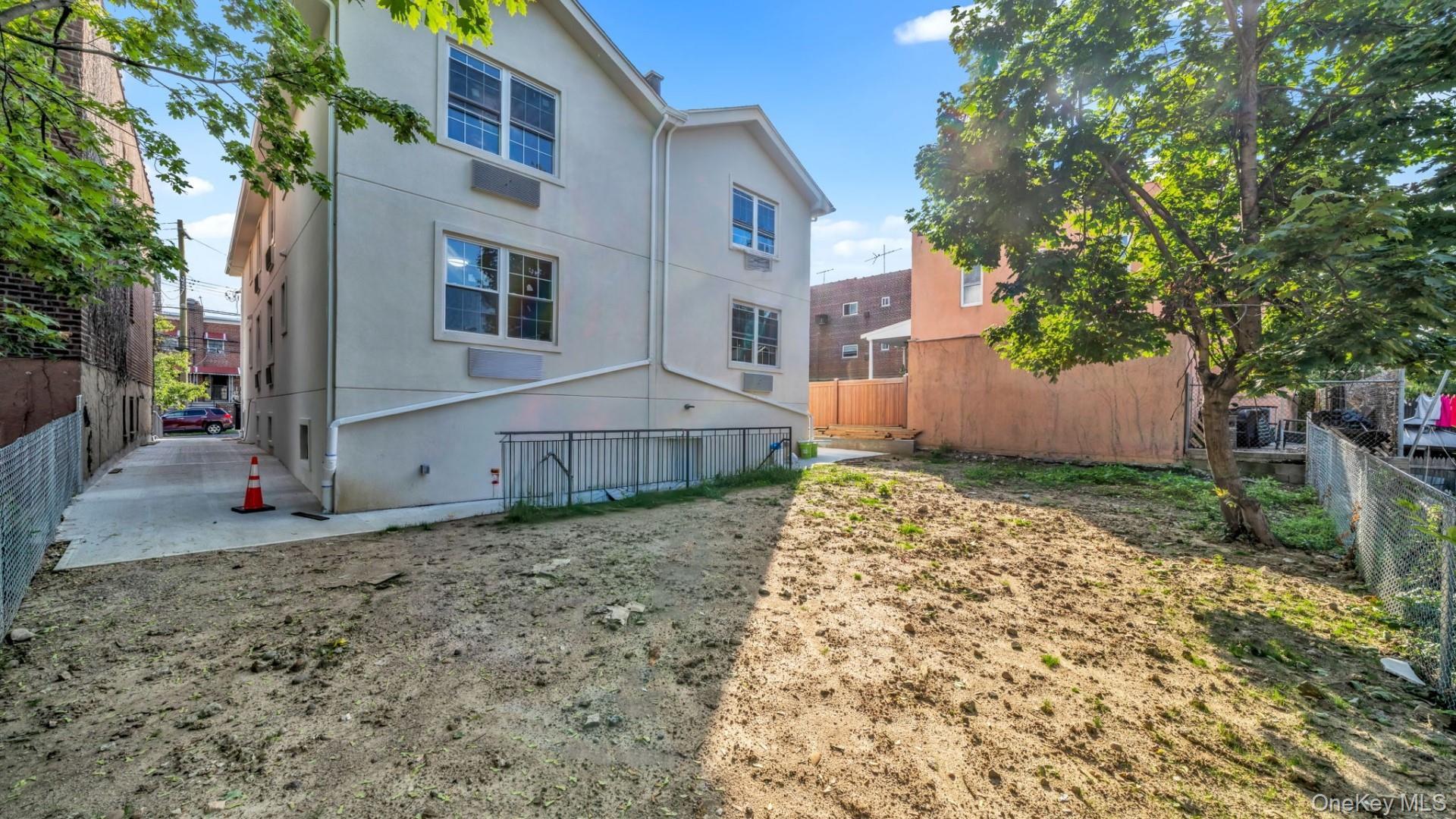 Single Family E 229th Street  Bronx, NY 10466, MLS-1040856-42