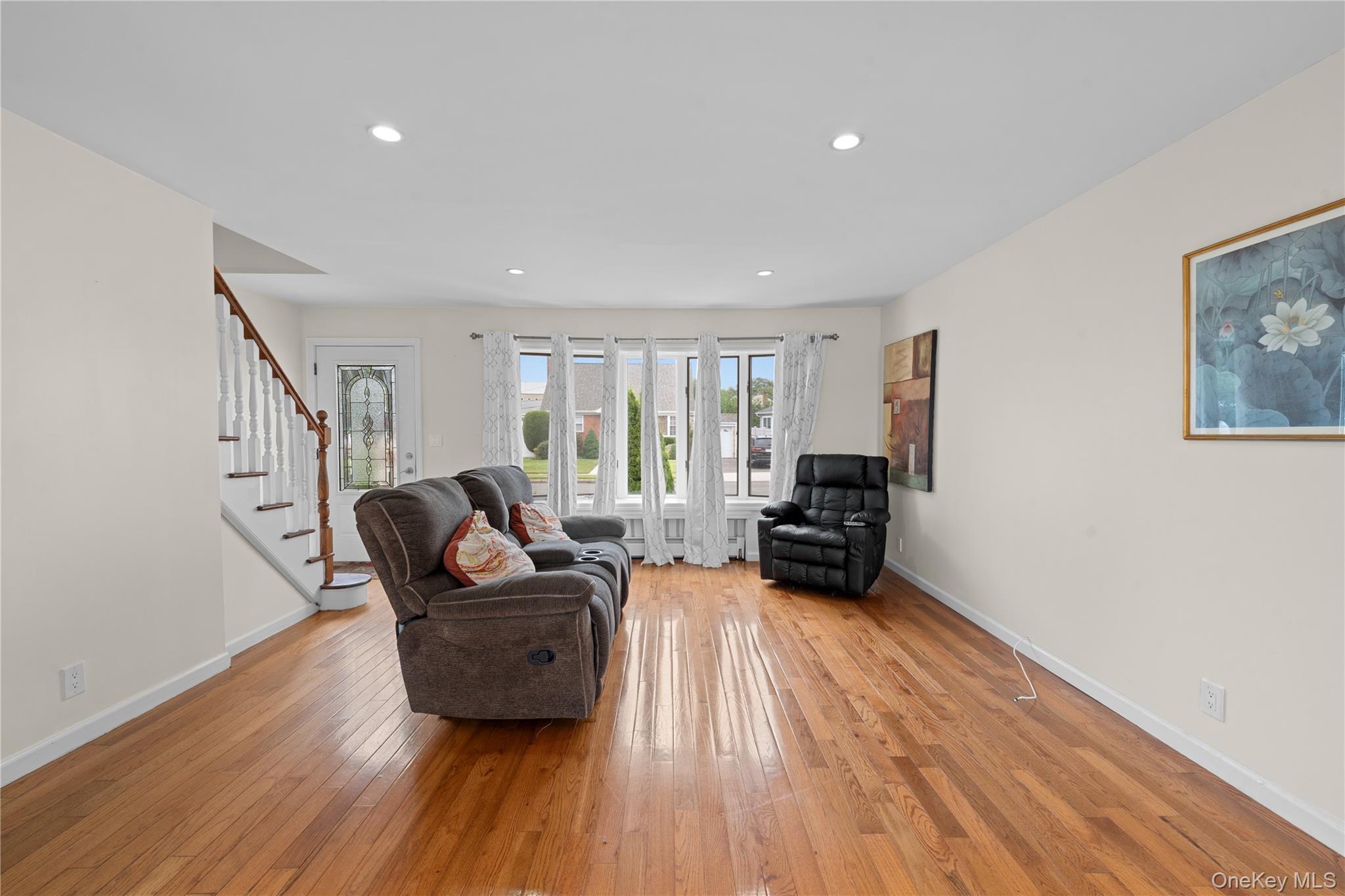 Single Family Pengon Circle Nassau County, NY 11554, MLS-1040869-10