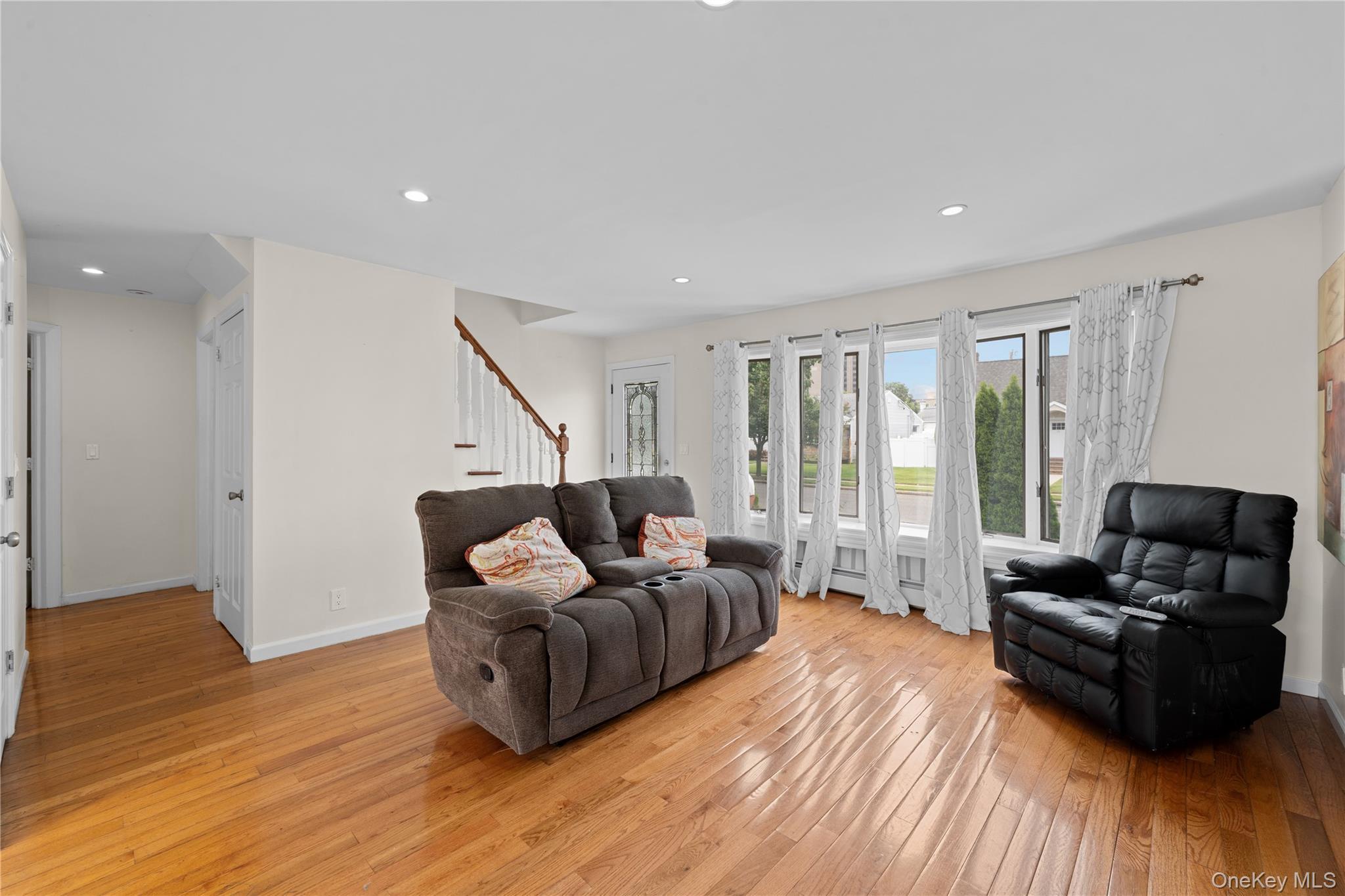 Single Family Pengon Circle Nassau County, NY 11554, MLS-1040869-11