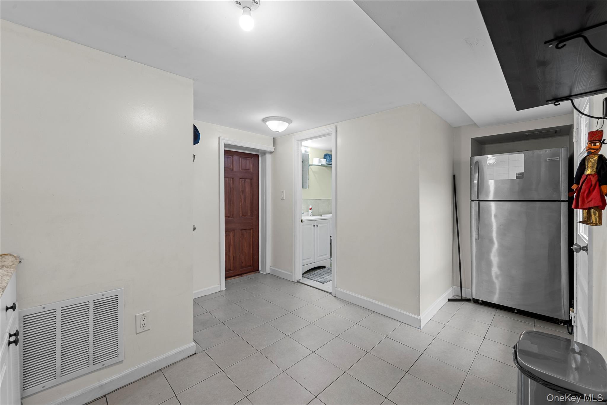 Single Family Pengon Circle Nassau County, NY 11554, MLS-1040869-23