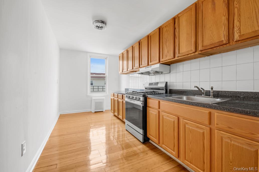Single Family E 92nd Street Brooklyn, NY 11236, MLS-1040880-16