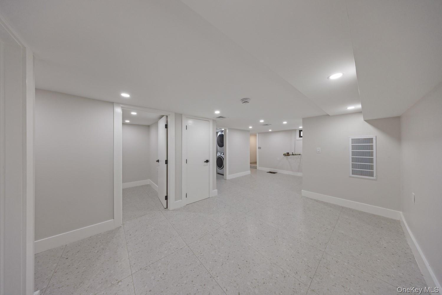 Single Family 202nd Street Queens, NY 11412, MLS-1040891-16