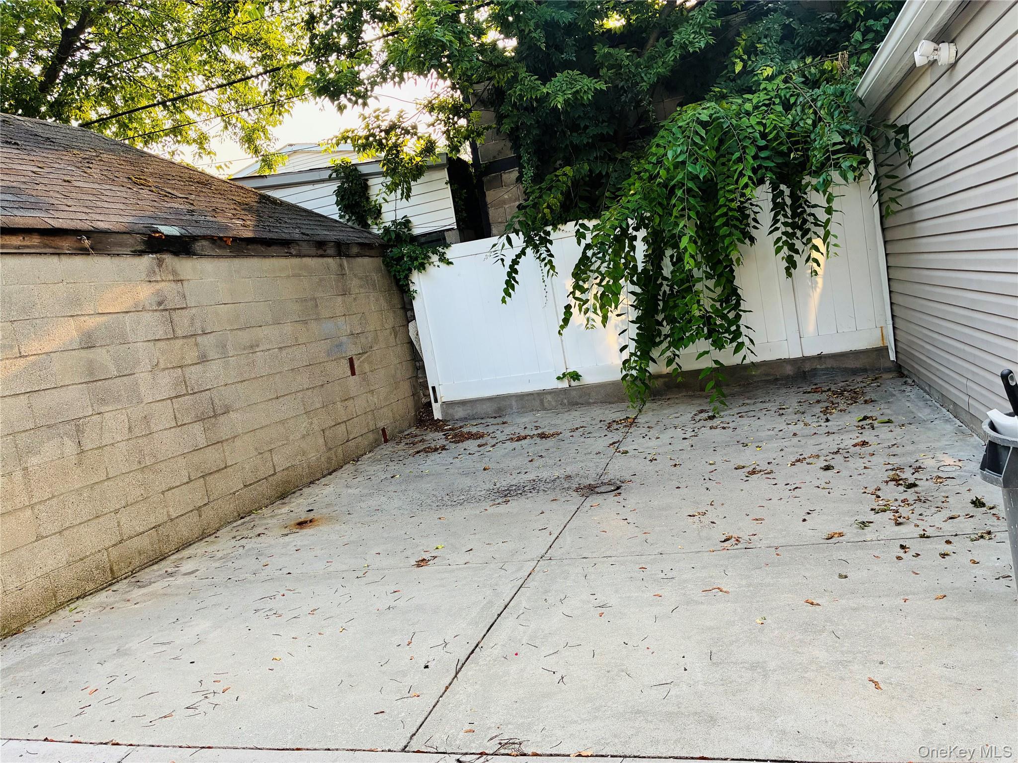 Single Family Vanwyck Exp  Queens, NY 11420, MLS-1040907-17