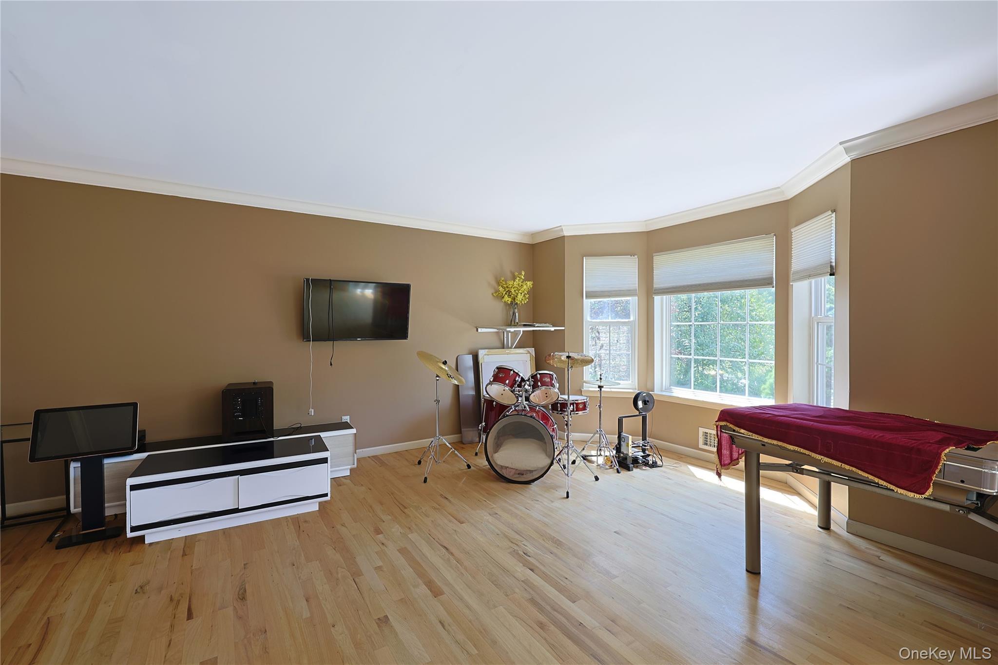 Single Family Pine View Orange County, NY 12553, MLS-1040910-11