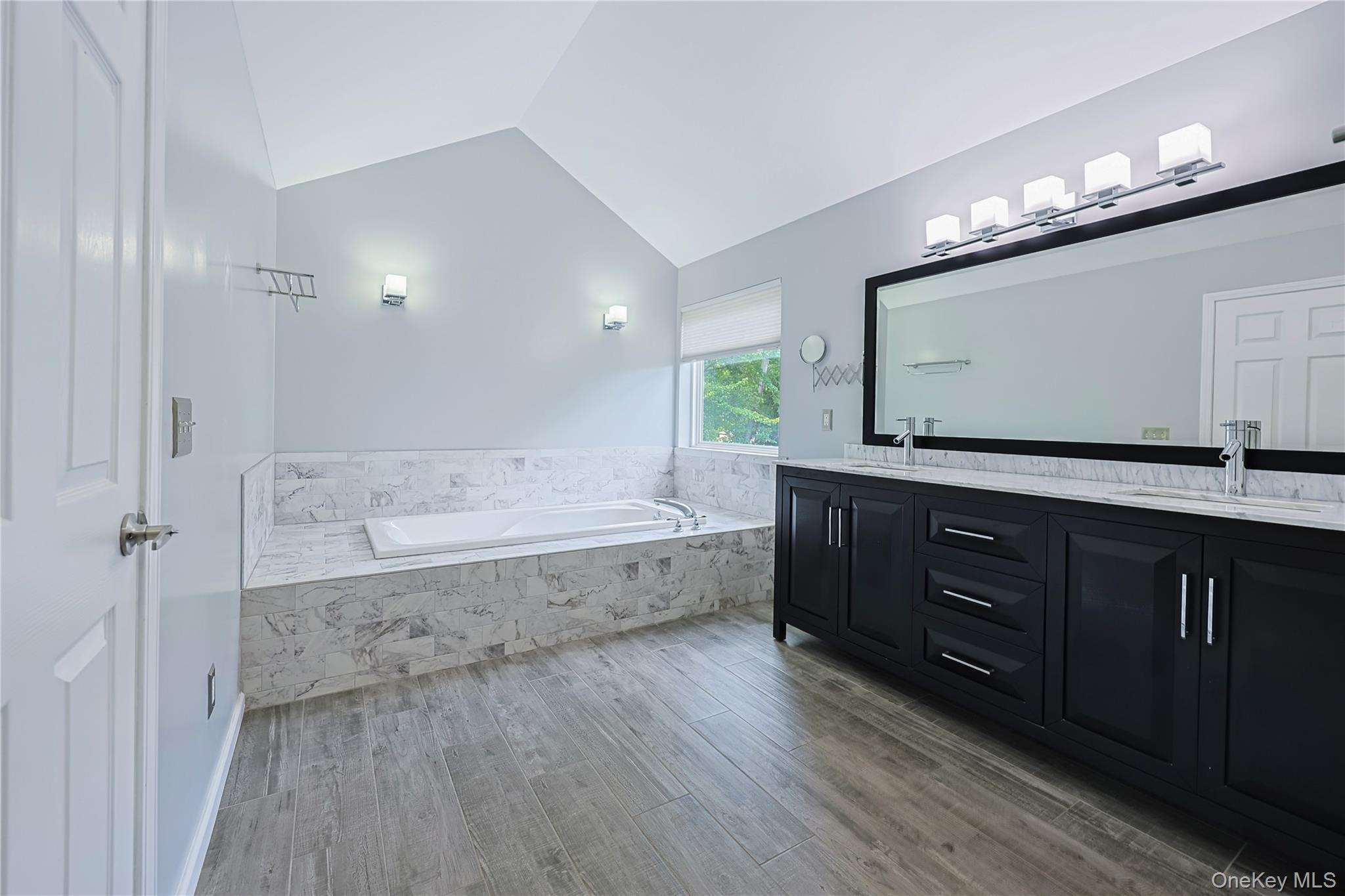 Single Family Pine View Orange County, NY 12553, MLS-1040910-20