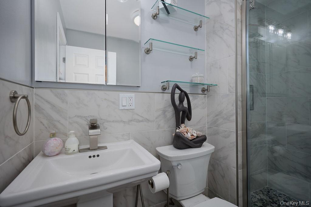 Single Family Walnut Road  Westchester County, NY 10537, MLS-1040911-14