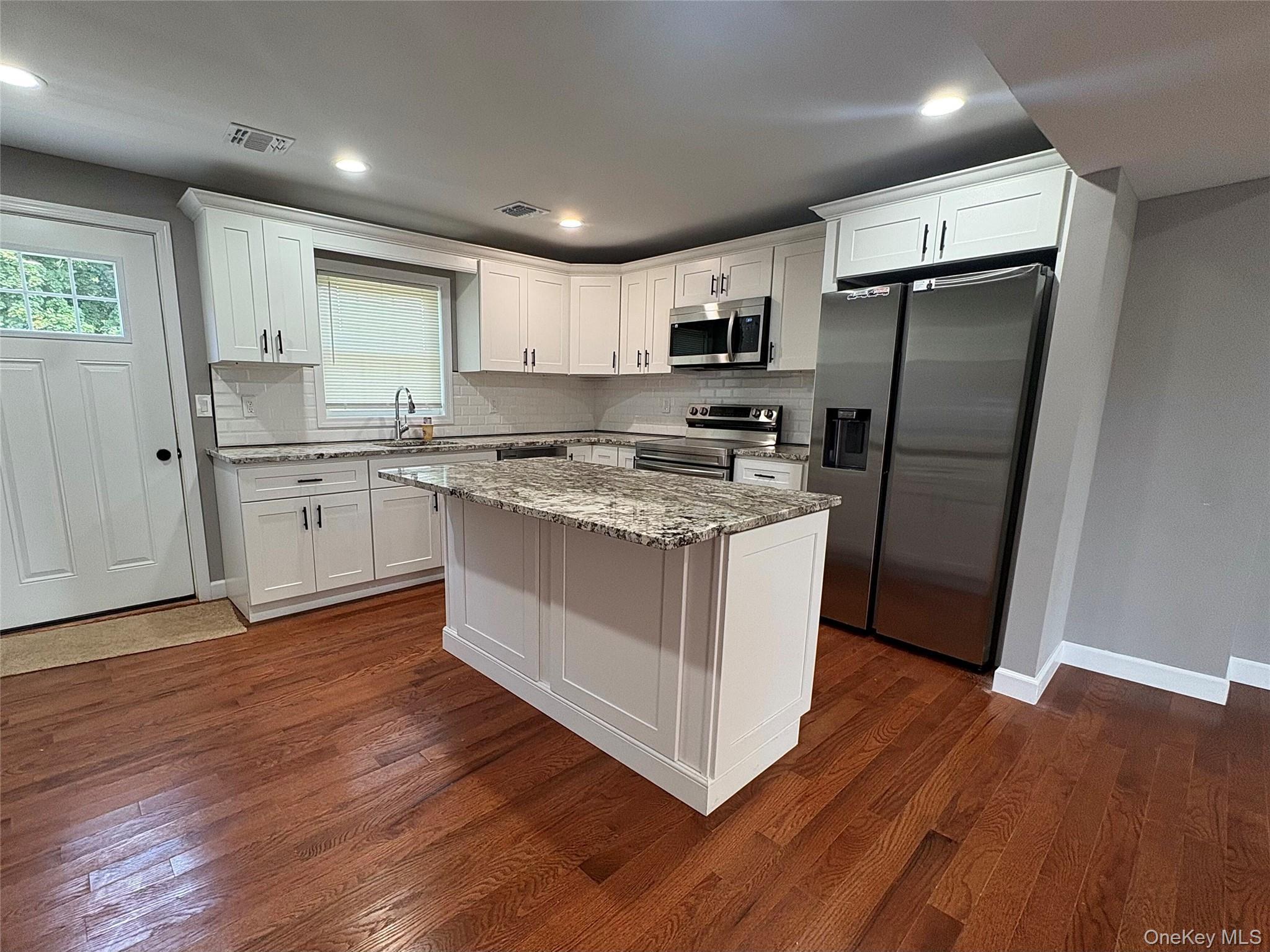 Single Family E Lakeland Street Suffolk County, NY 11706, MLS-1040915-12