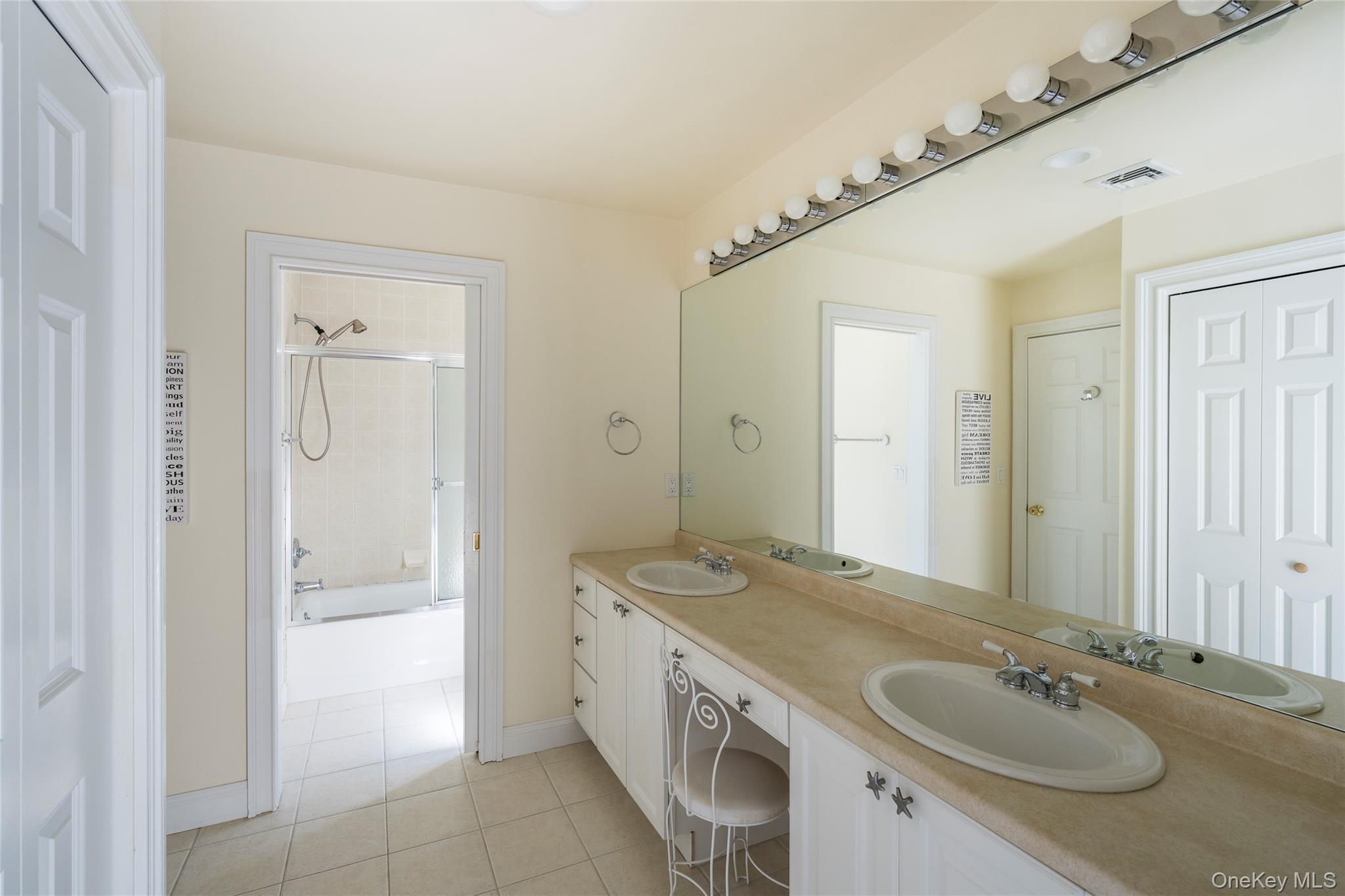 Single Family Channing Cross Suffolk County, NY 11946, MLS-1040930-16