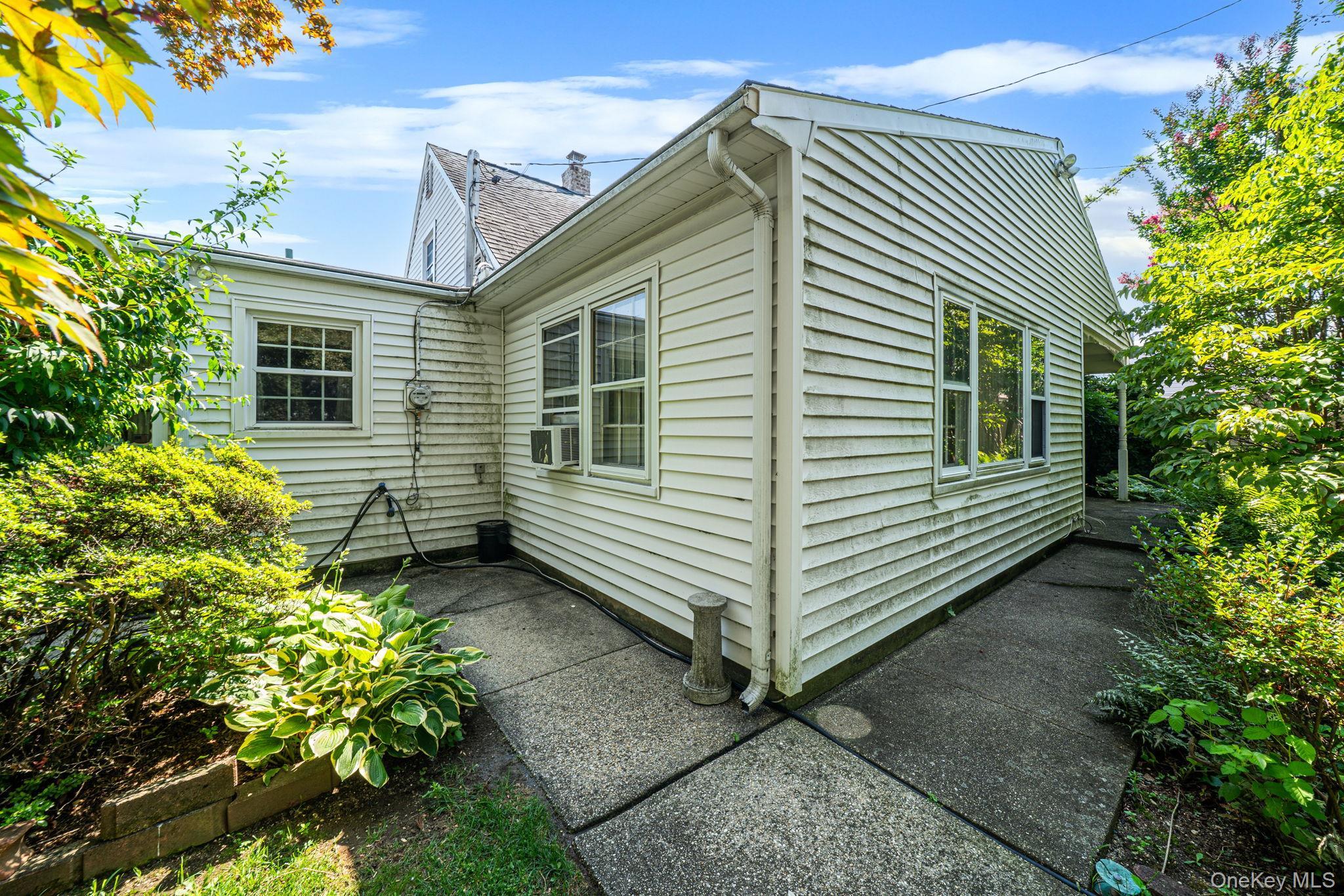 Single Family Old Farm Road Nassau County, NY 11756, MLS-1040981-4