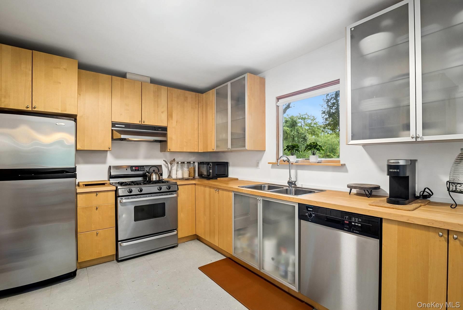 Single Family Lincoln Street  Suffolk County, NY 11963, MLS-1040984-20