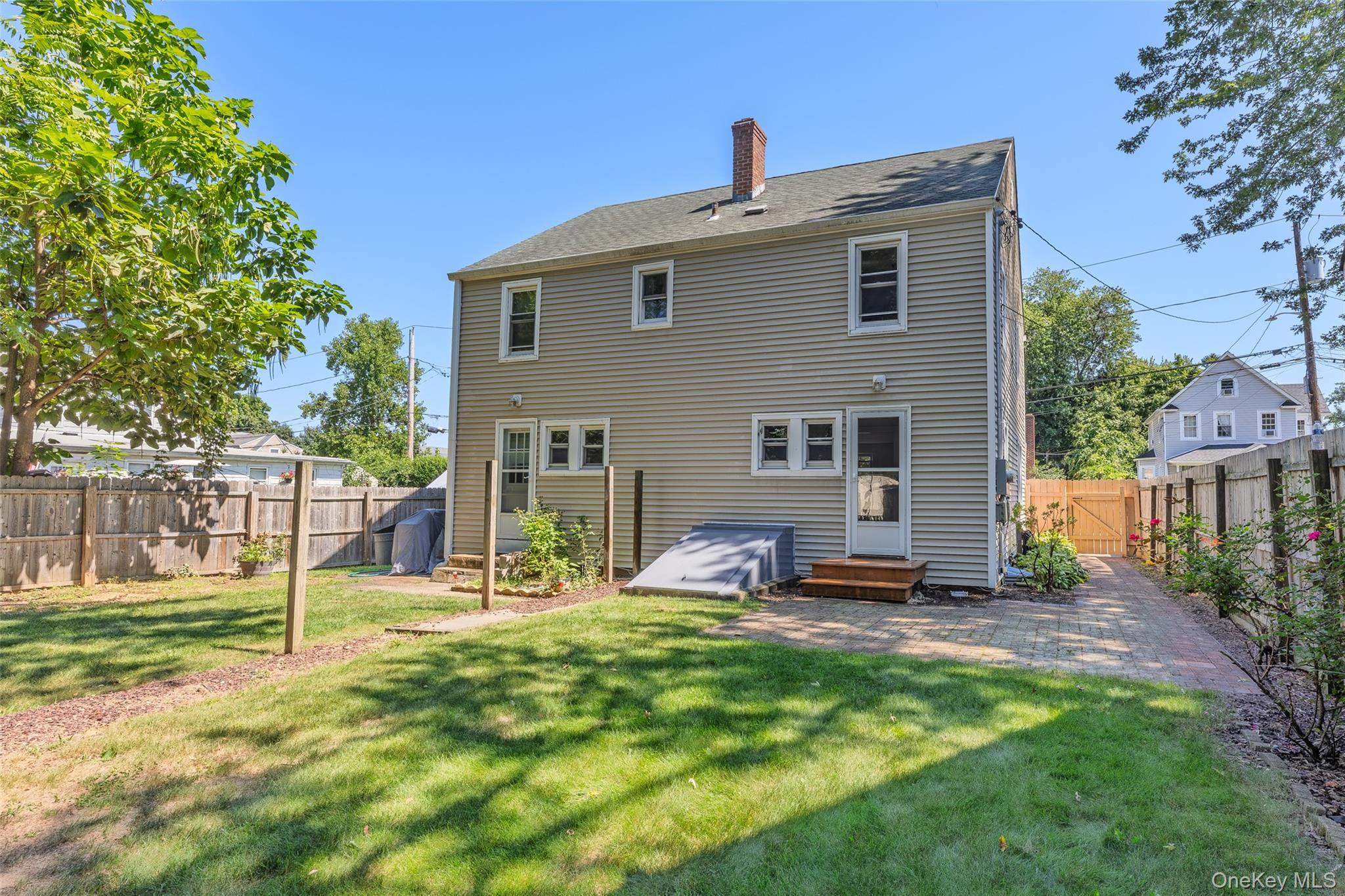 Single Family Henry Street  Suffolk County, NY 11754, MLS-1040992-19