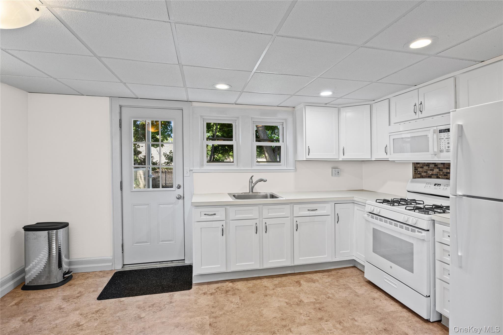 Single Family Henry Street  Suffolk County, NY 11754, MLS-1040992-8