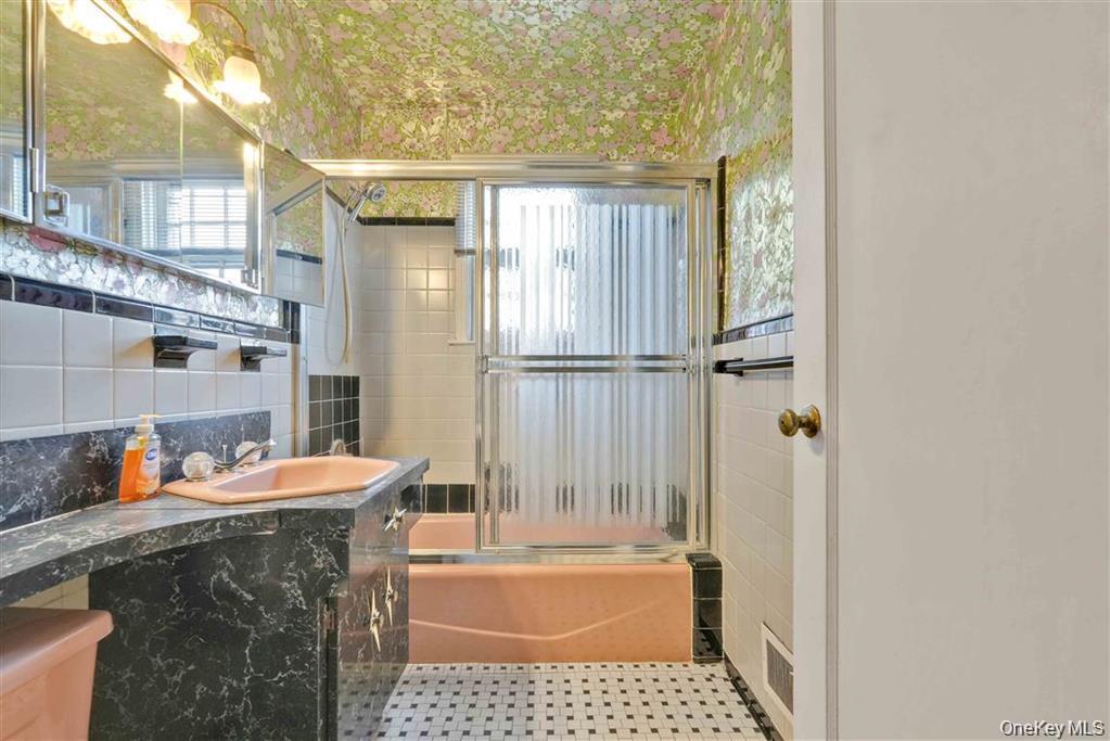 Single Family Austin Street  Queens, NY 11415, MLS-1041051-20