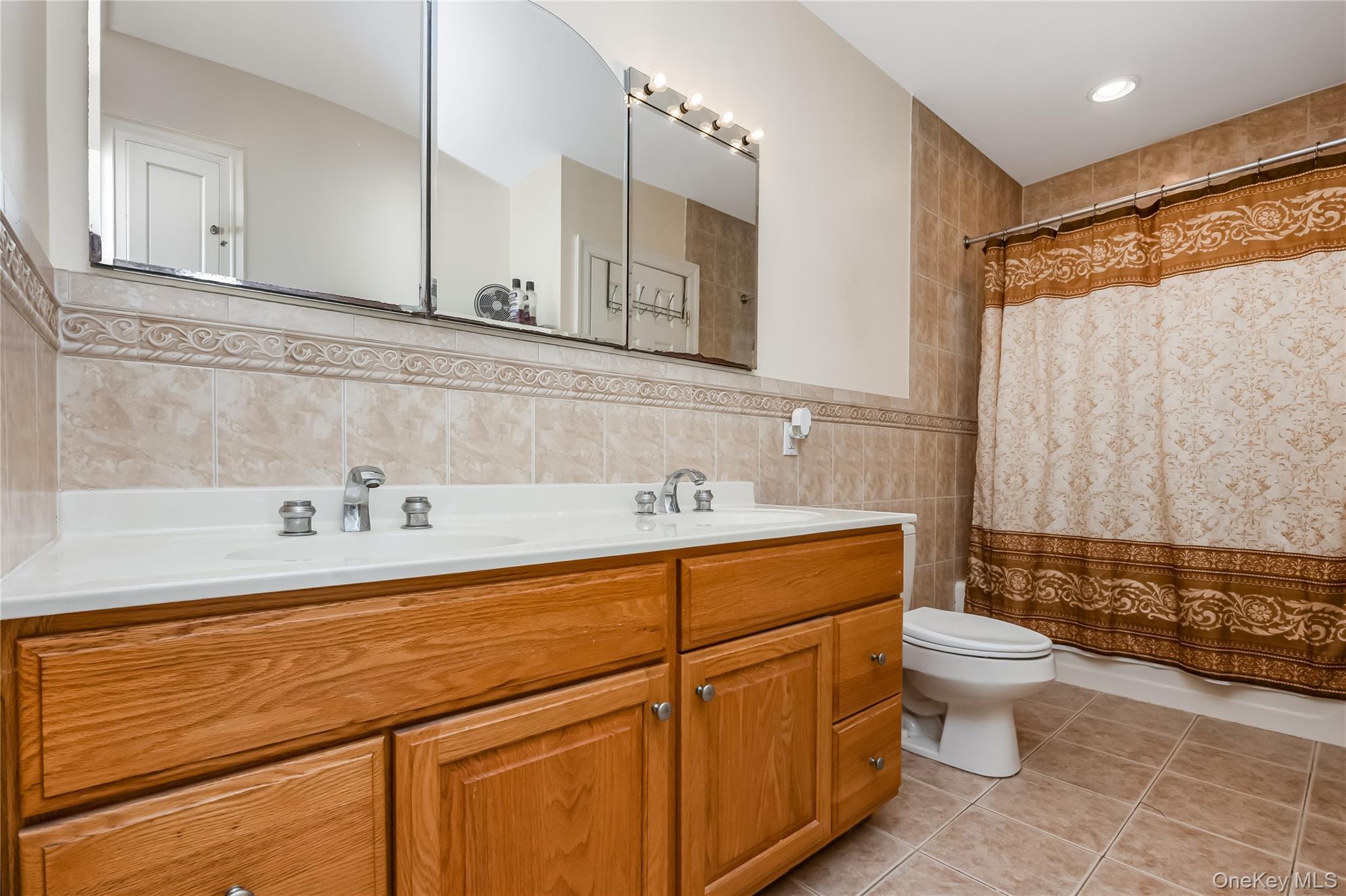 Single Family 75th Avenue Queens, NY 11385, MLS-1041064-15