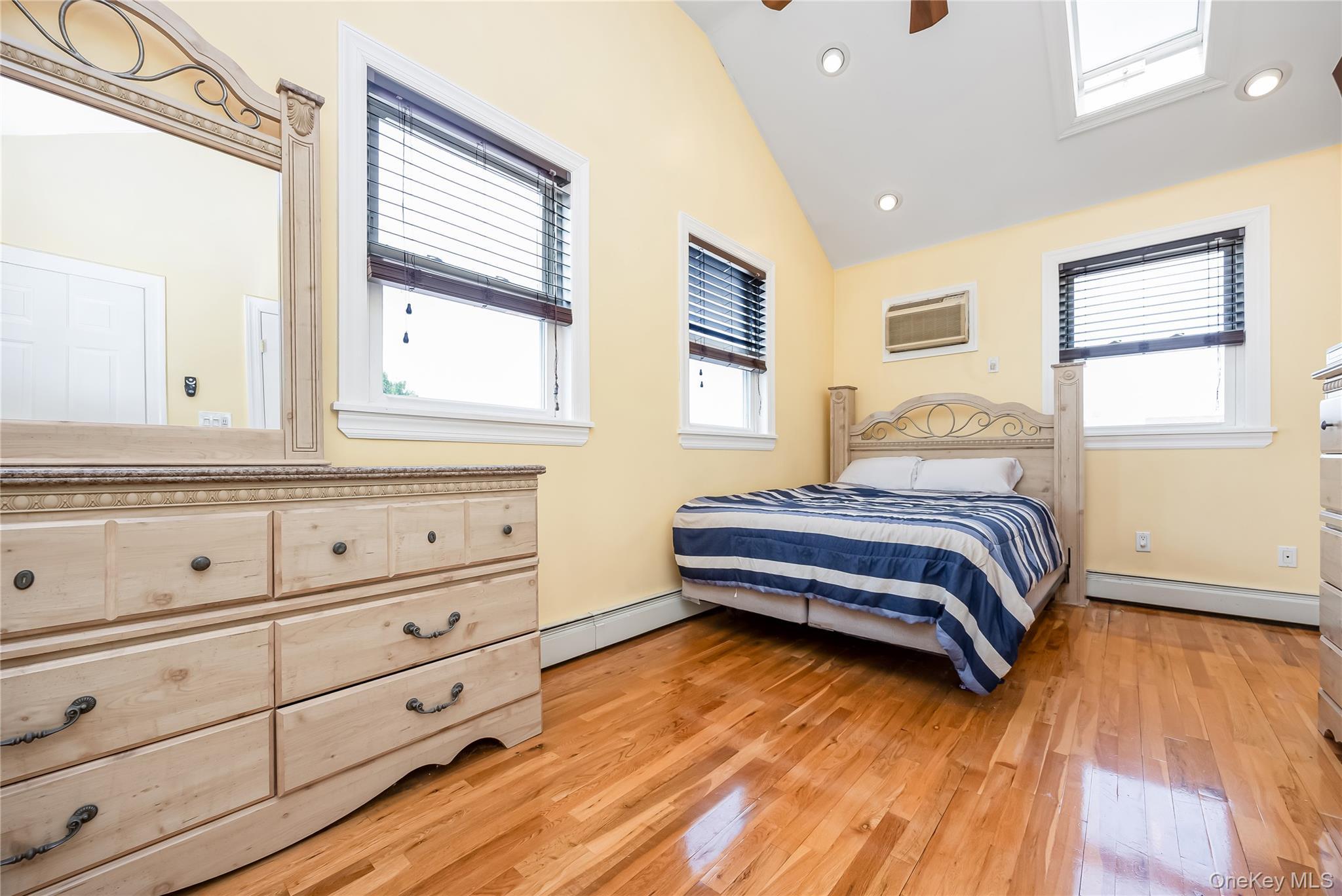 Single Family 75th Avenue Queens, NY 11385, MLS-1041064-16