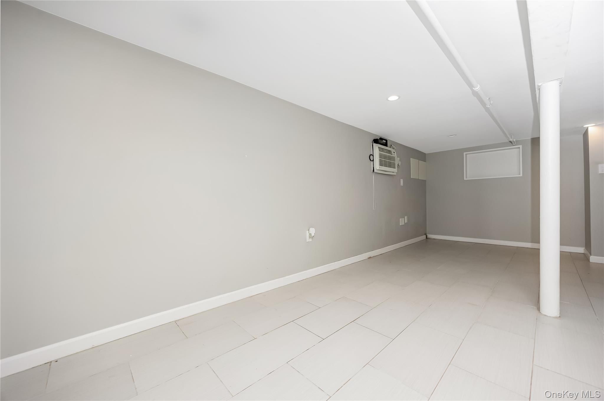 Single Family 75th Avenue Queens, NY 11385, MLS-1041064-19