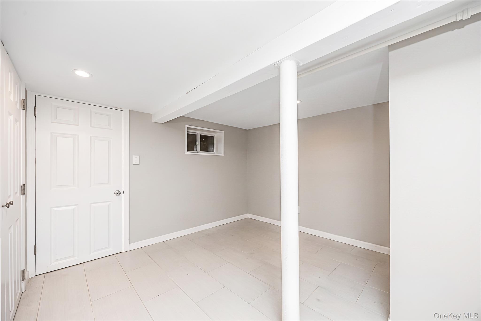 Single Family 75th Avenue Queens, NY 11385, MLS-1041064-22