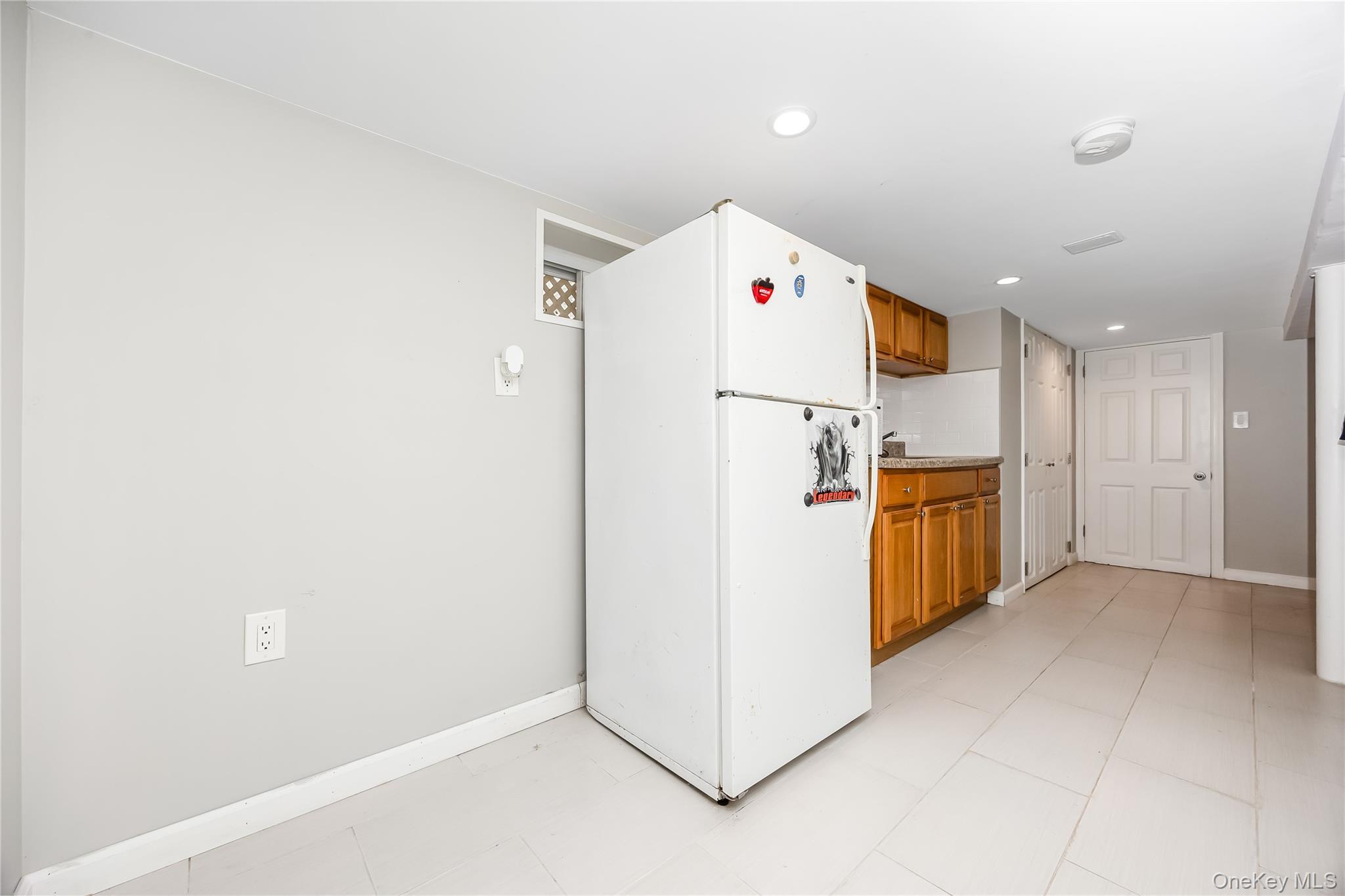 Single Family 75th Avenue Queens, NY 11385, MLS-1041064-23