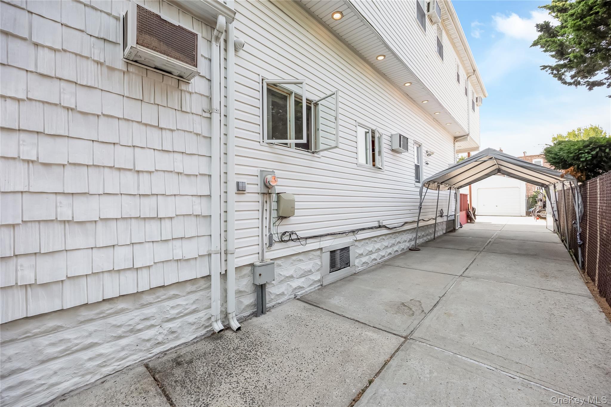 Single Family 75th Avenue Queens, NY 11385, MLS-1041064-24
