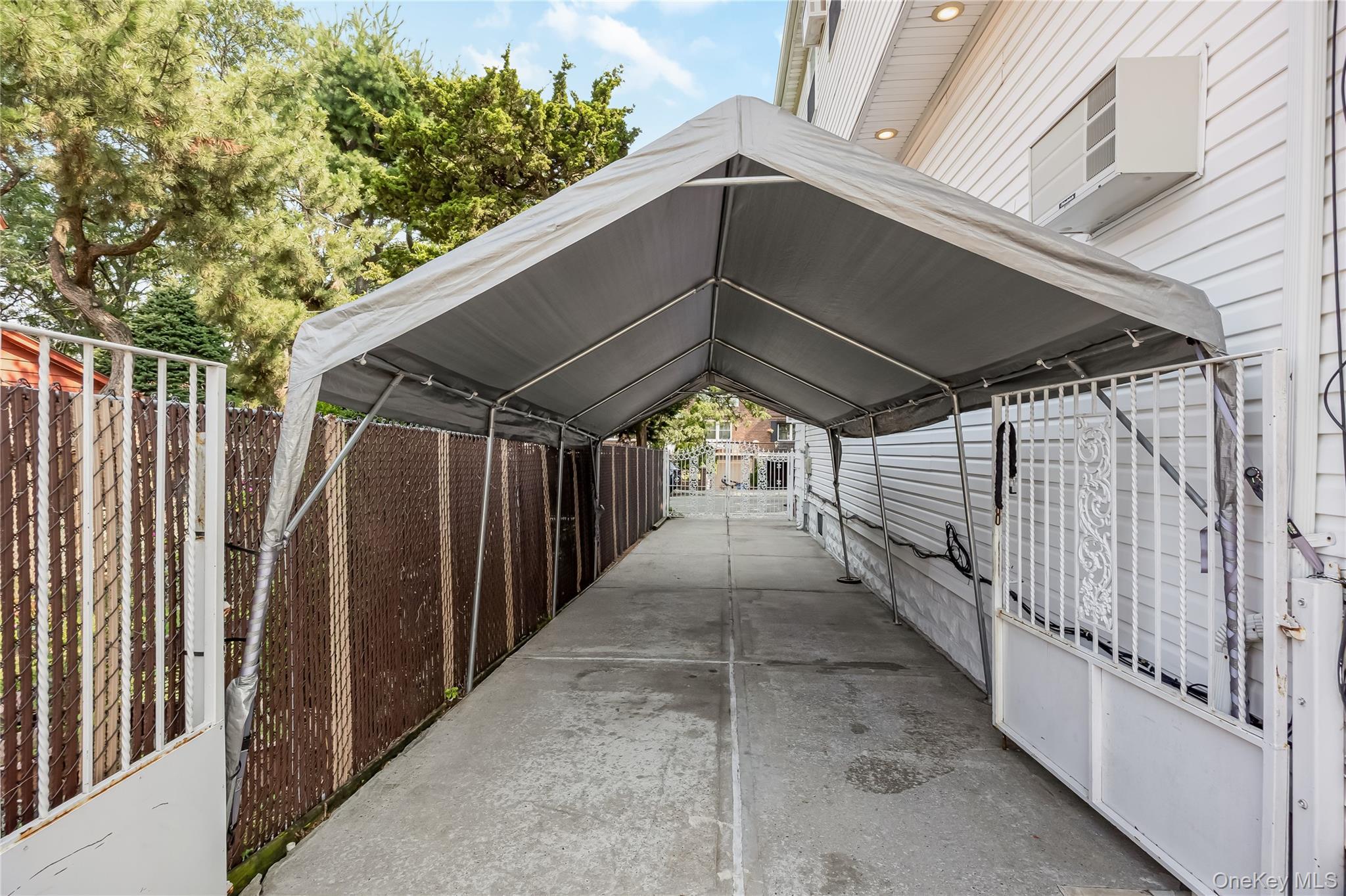 Single Family 75th Avenue Queens, NY 11385, MLS-1041064-25