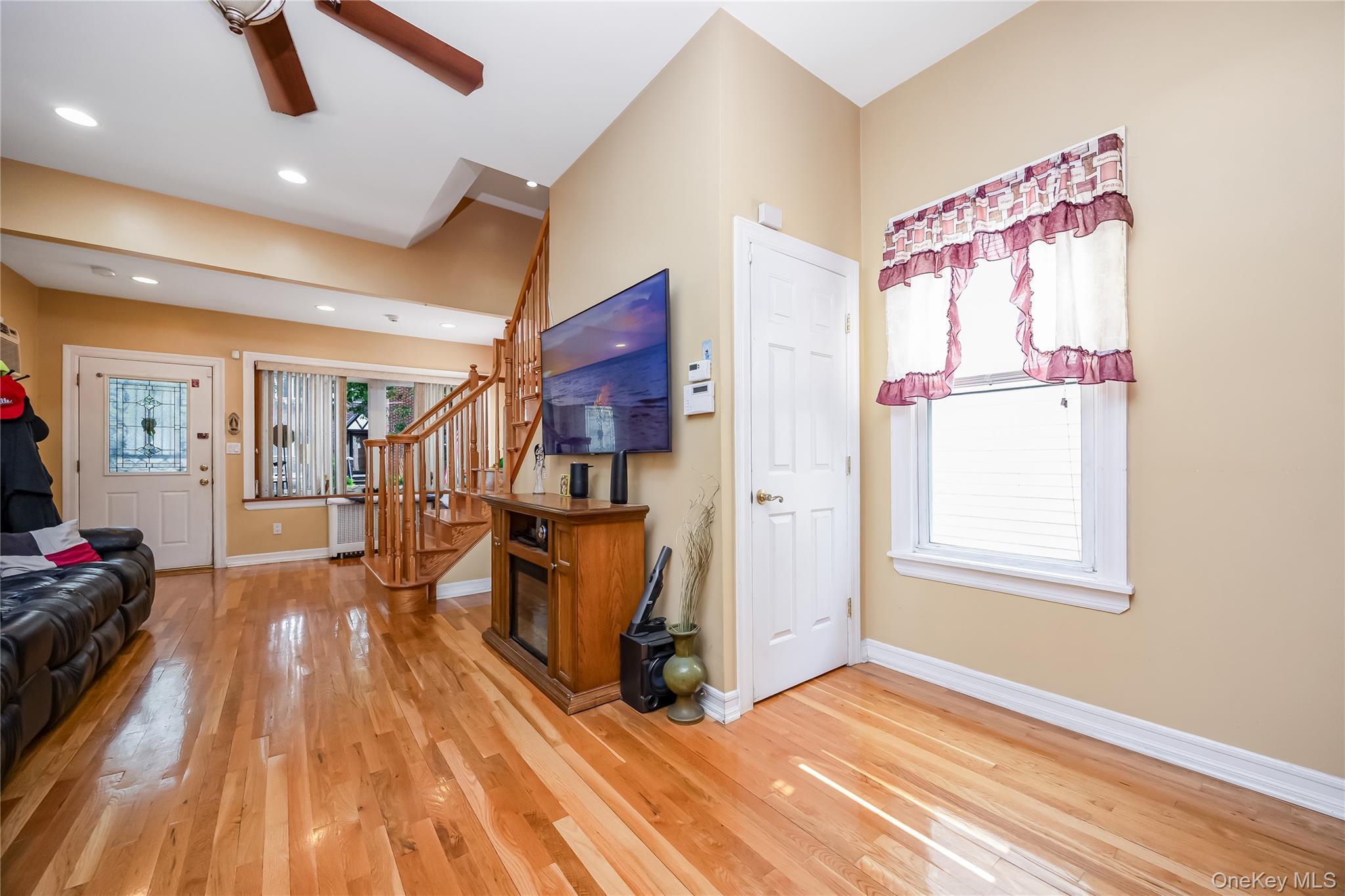 Single Family 75th Avenue Queens, NY 11385, MLS-1041064-5