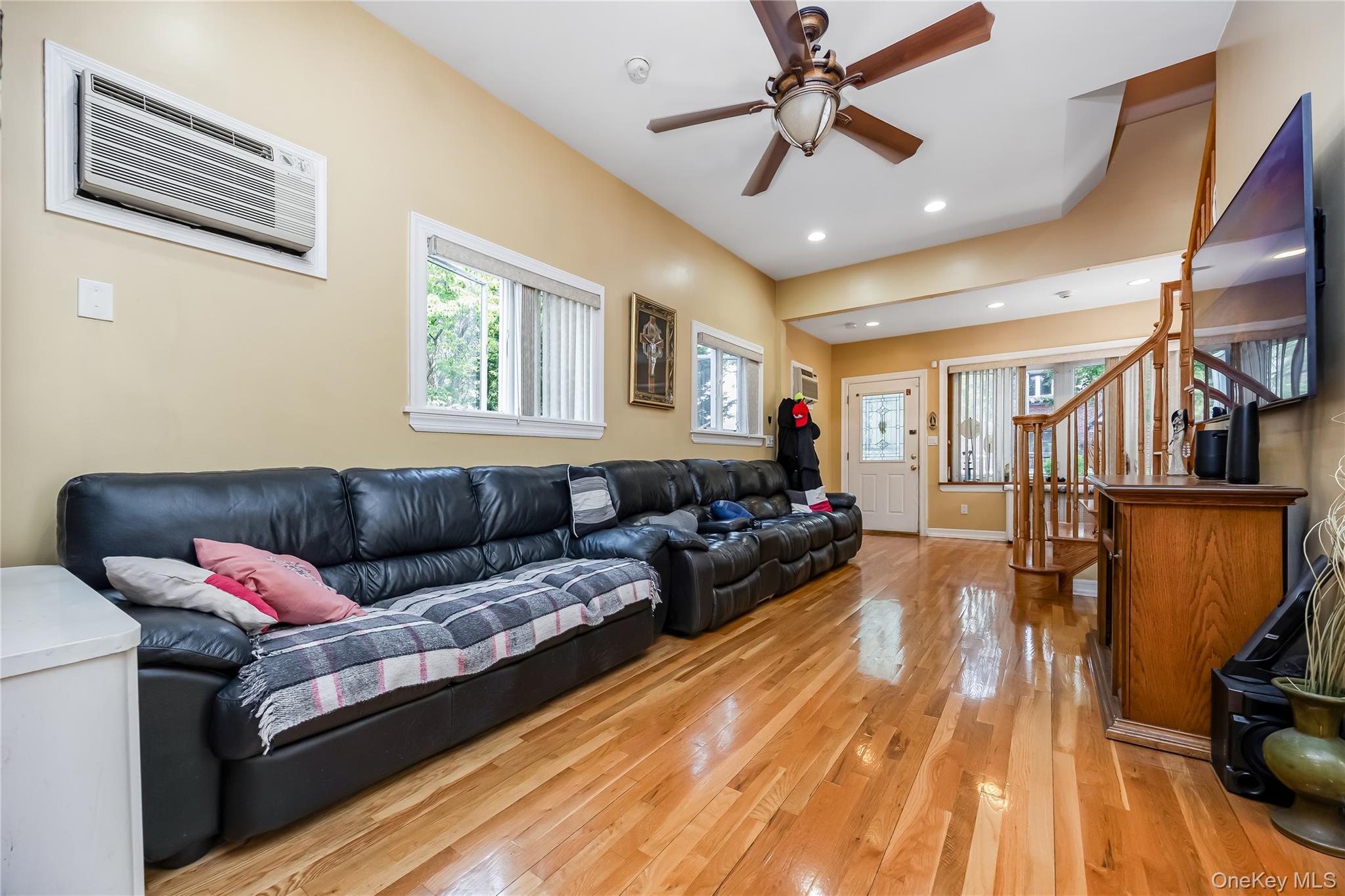 Single Family 75th Avenue Queens, NY 11385, MLS-1041064-6