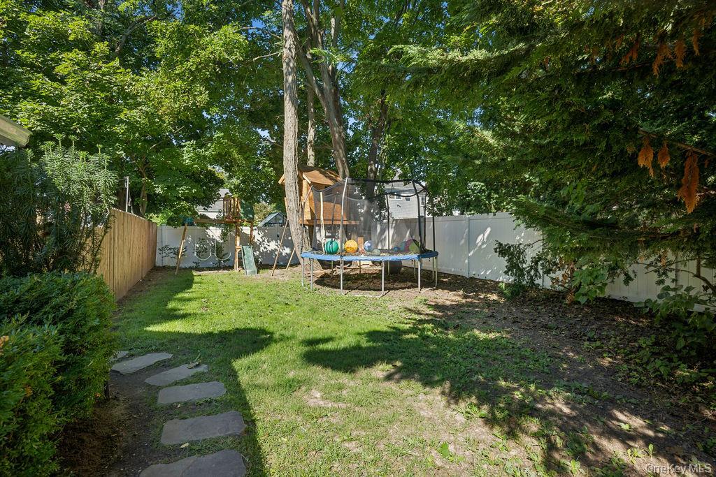 Single Family Lincoln Avenue  Suffolk County, NY 11782, MLS-1041069-34