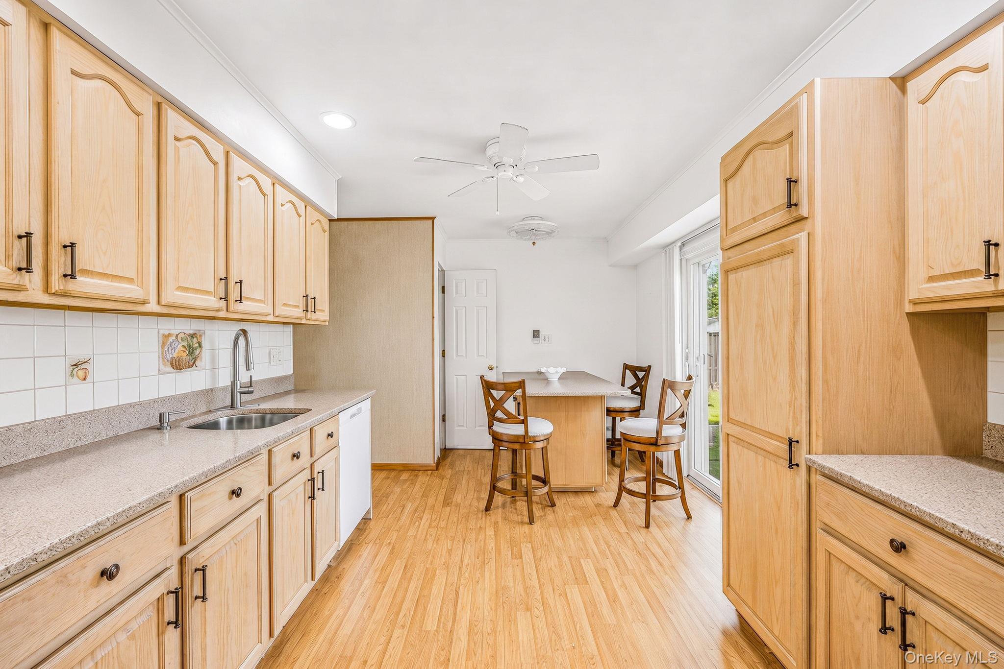 Single Family Oak Street  Suffolk County, NY 11720, MLS-1041087-15