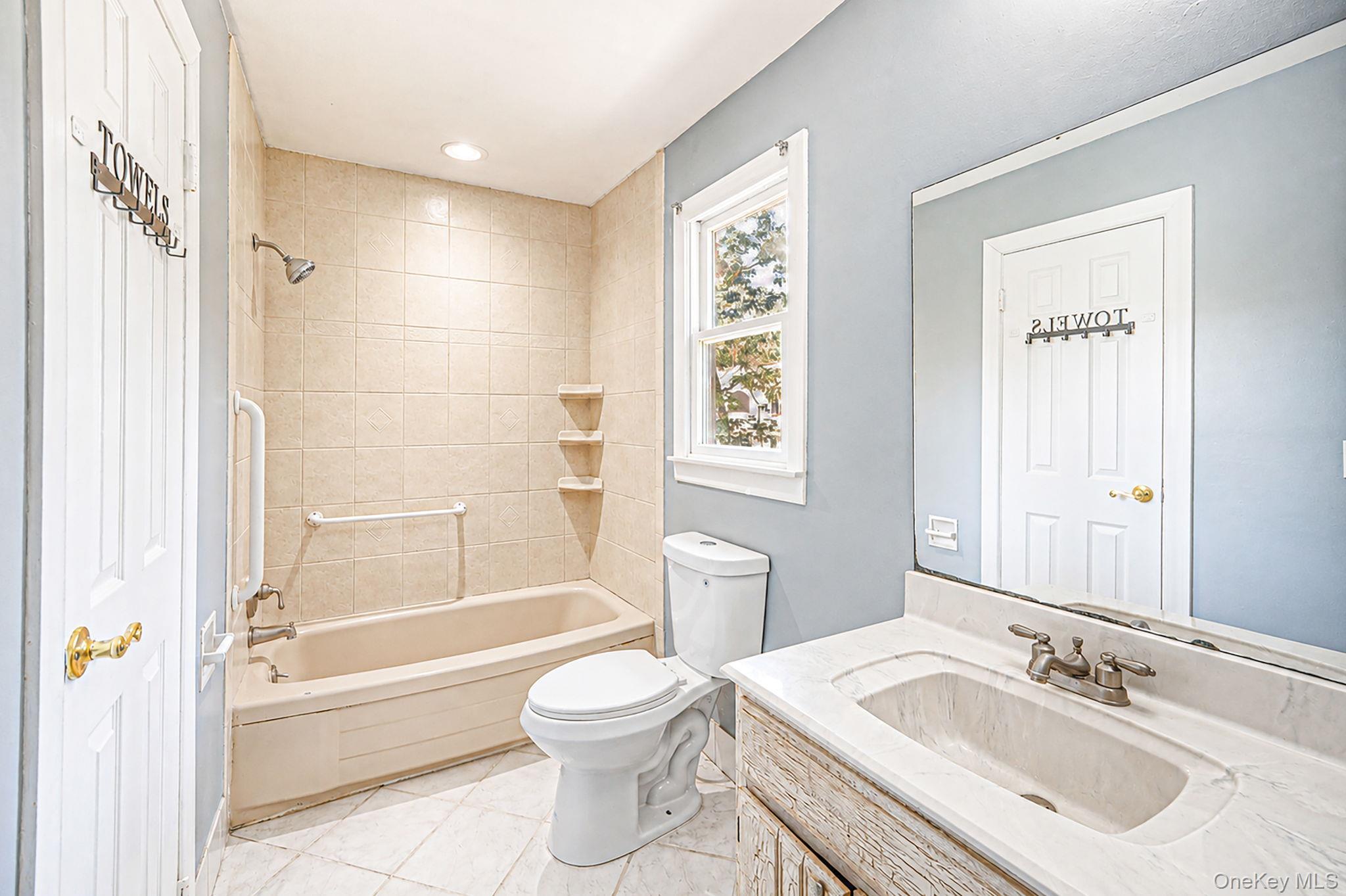 Single Family Oak Street  Suffolk County, NY 11720, MLS-1041087-36